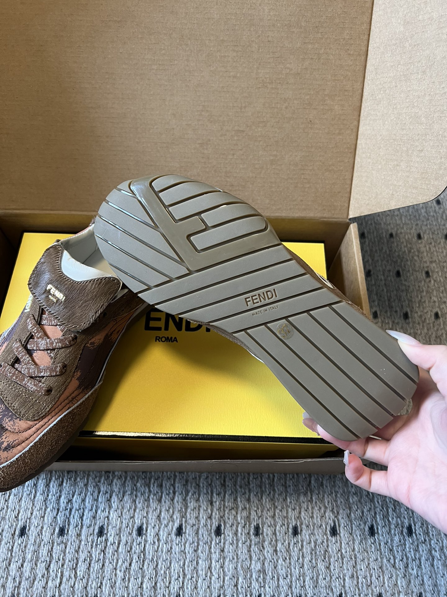 Fendi Retro-Style Round-Toe Mixed-Color Flat Casual Sneakers