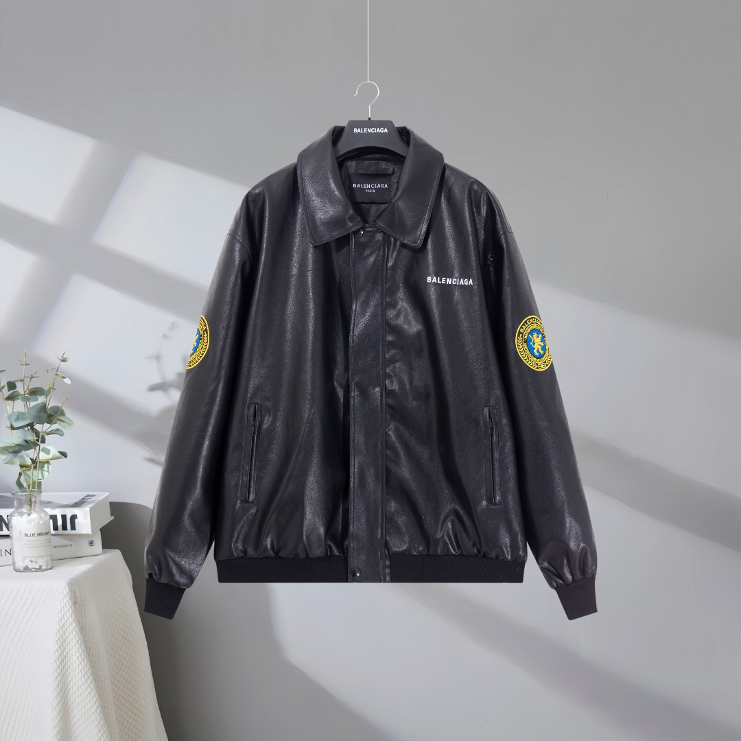 Balenciaga 2025 Spring/Summer Manchester United Logo Flight Jacket