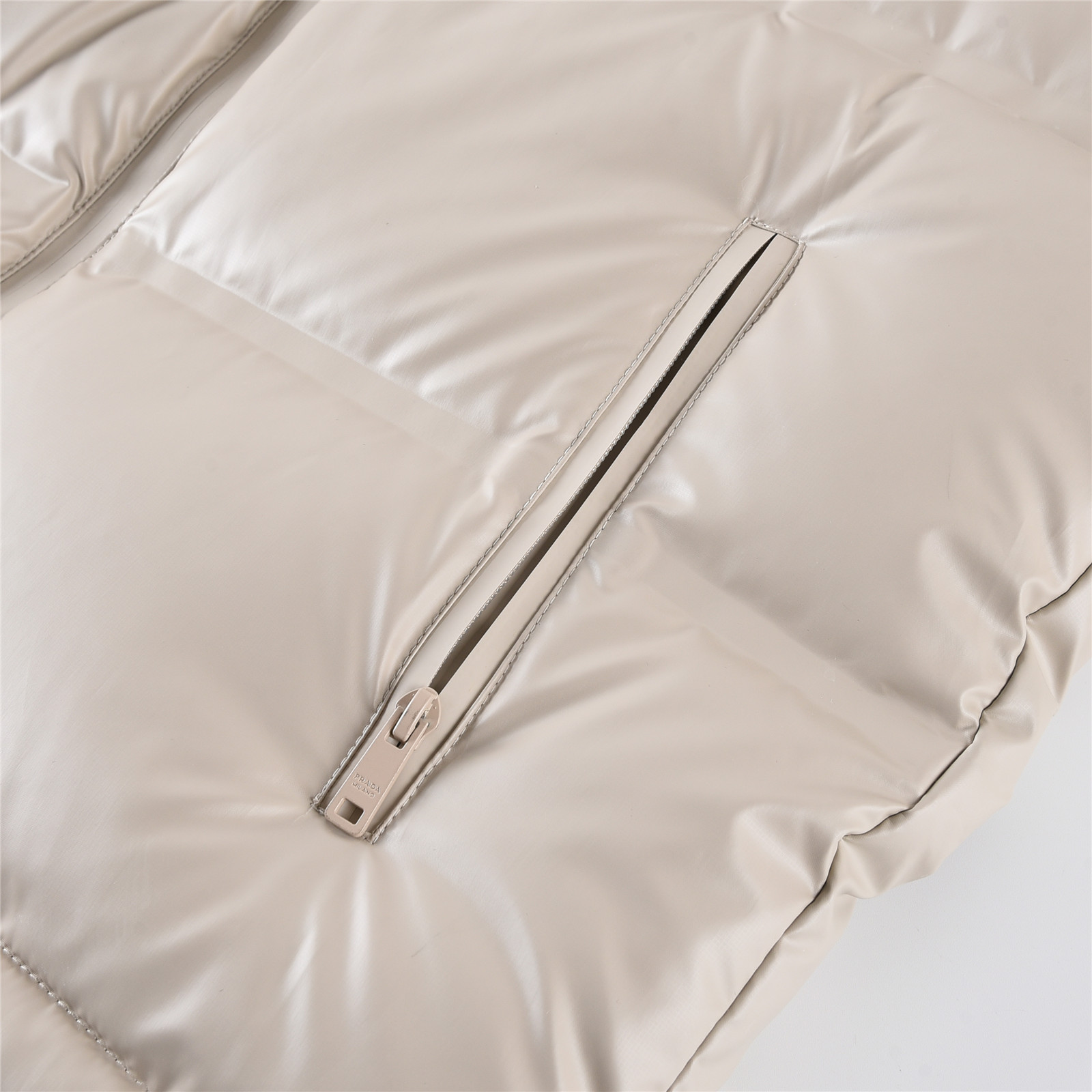 Prada Classic Zipper Hooded Down Jacket