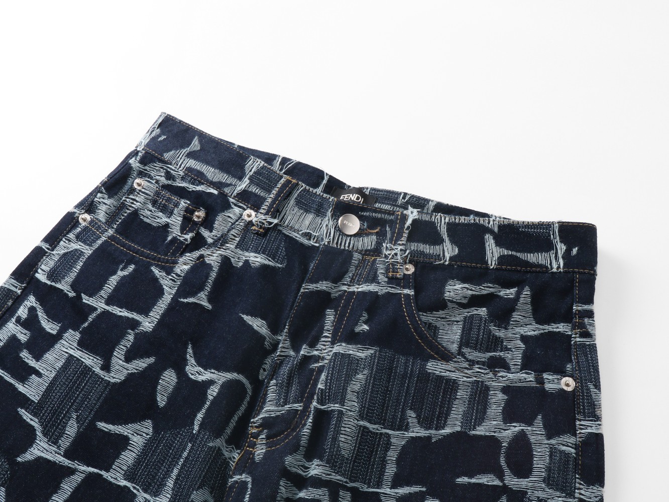 Fendi Comfortable Mid-Rise Zipper Fly Straight-Leg Jeans