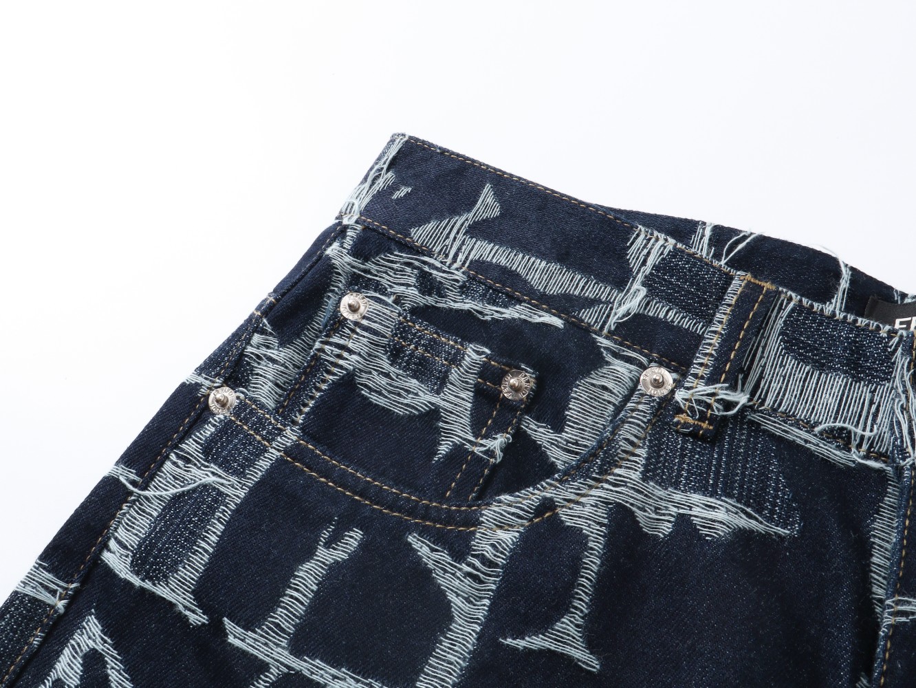 Fendi Comfortable Mid-Rise Zipper Fly Straight-Leg Jeans