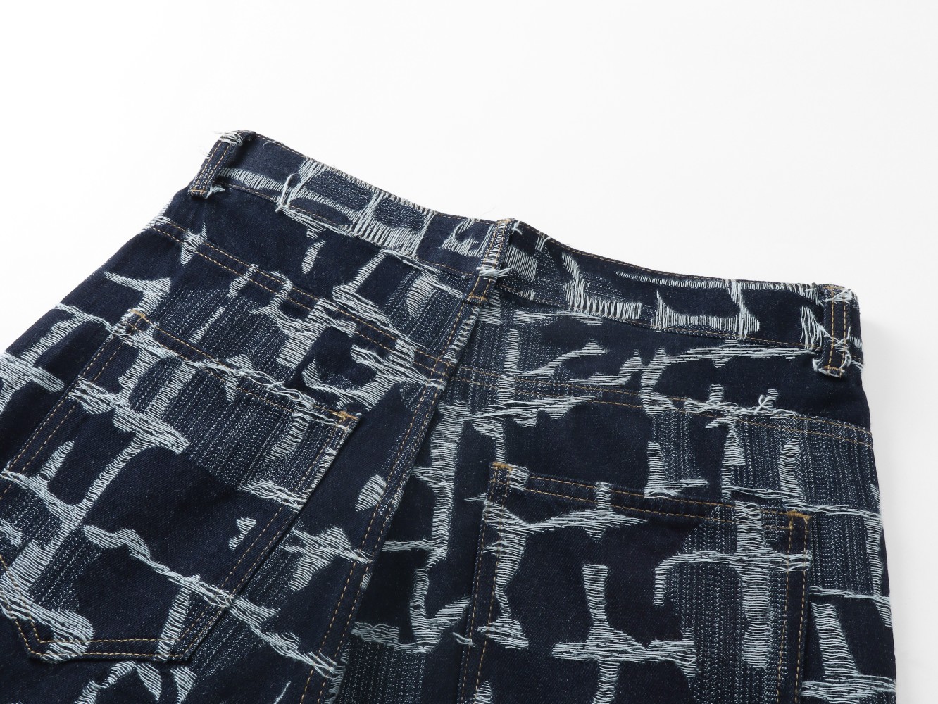 Fendi Comfortable Mid-Rise Zipper Fly Straight-Leg Jeans