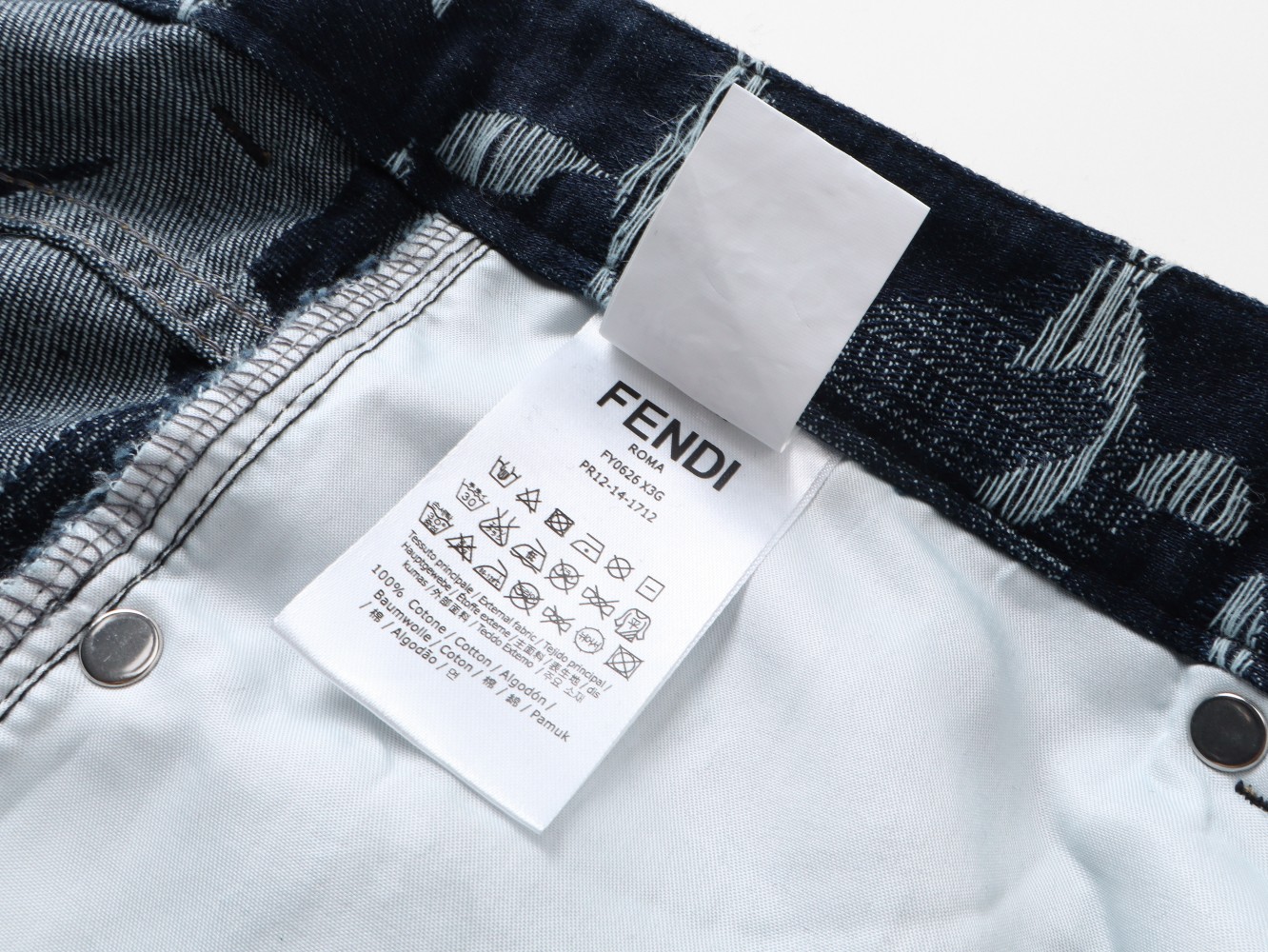 Fendi Comfortable Mid-Rise Zipper Fly Straight-Leg Jeans