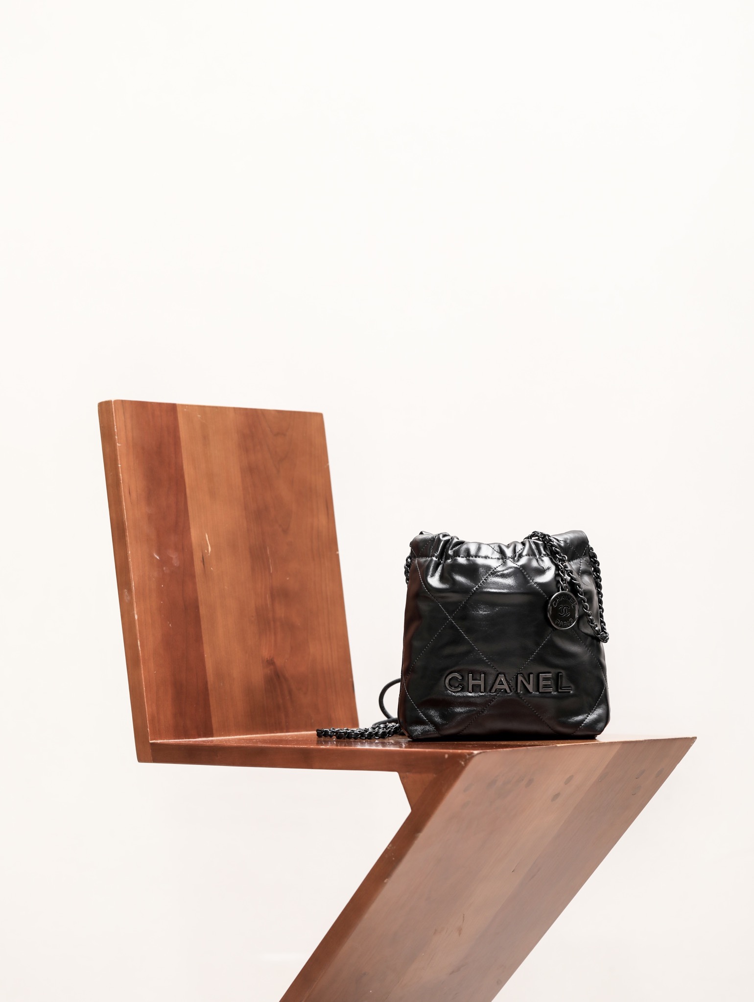 Chanel 22 Mini Black Knight All Black... Dimensions: 20×19×6cm 3980