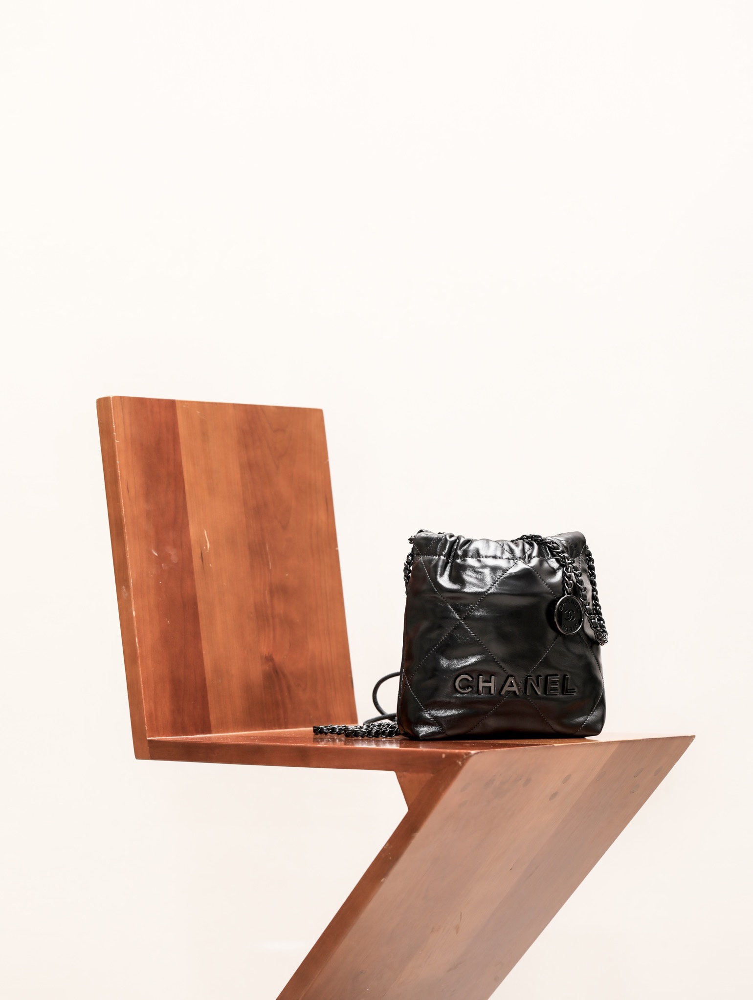 Chanel 22 Mini Black Knight All Black... Dimensions: 20×19×6cm 3980