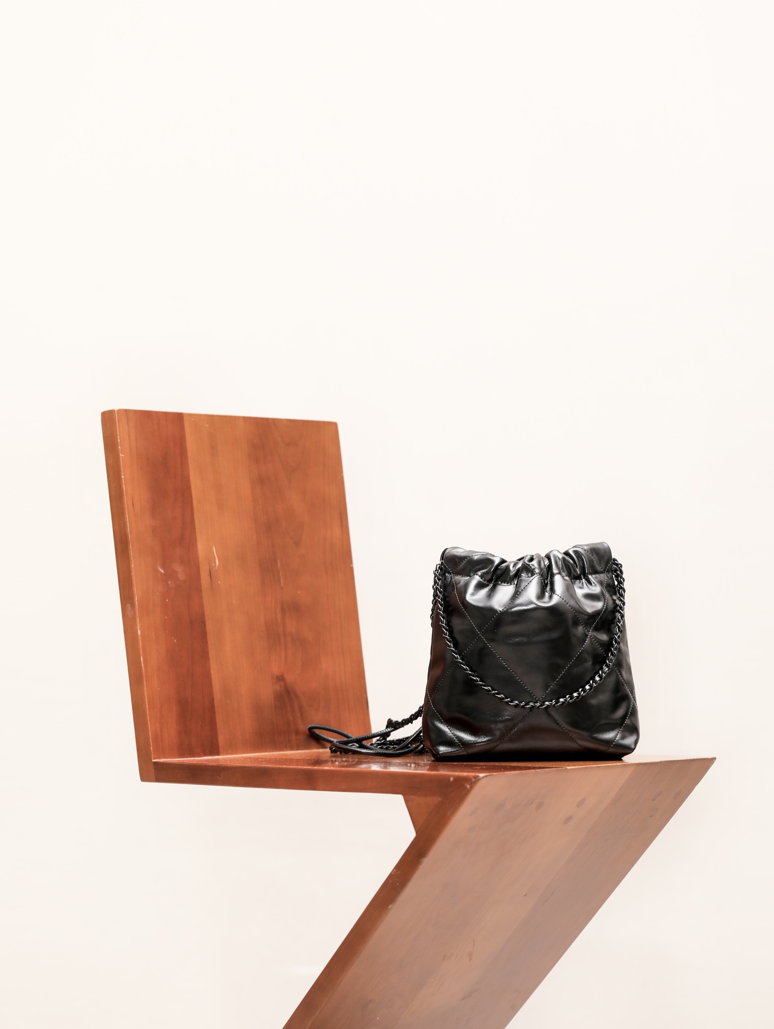 Chanel 22 Mini Black Knight All Black... Dimensions: 20×19×6cm 3980