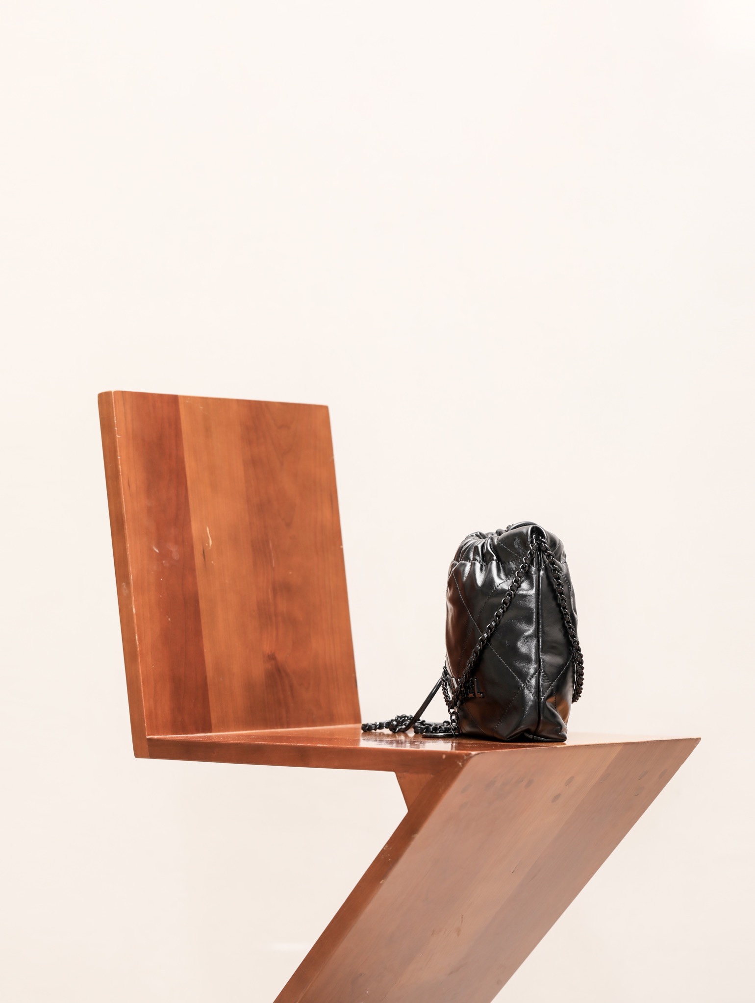 Chanel 22 Mini Black Knight All Black... Dimensions: 20×19×6cm 3980