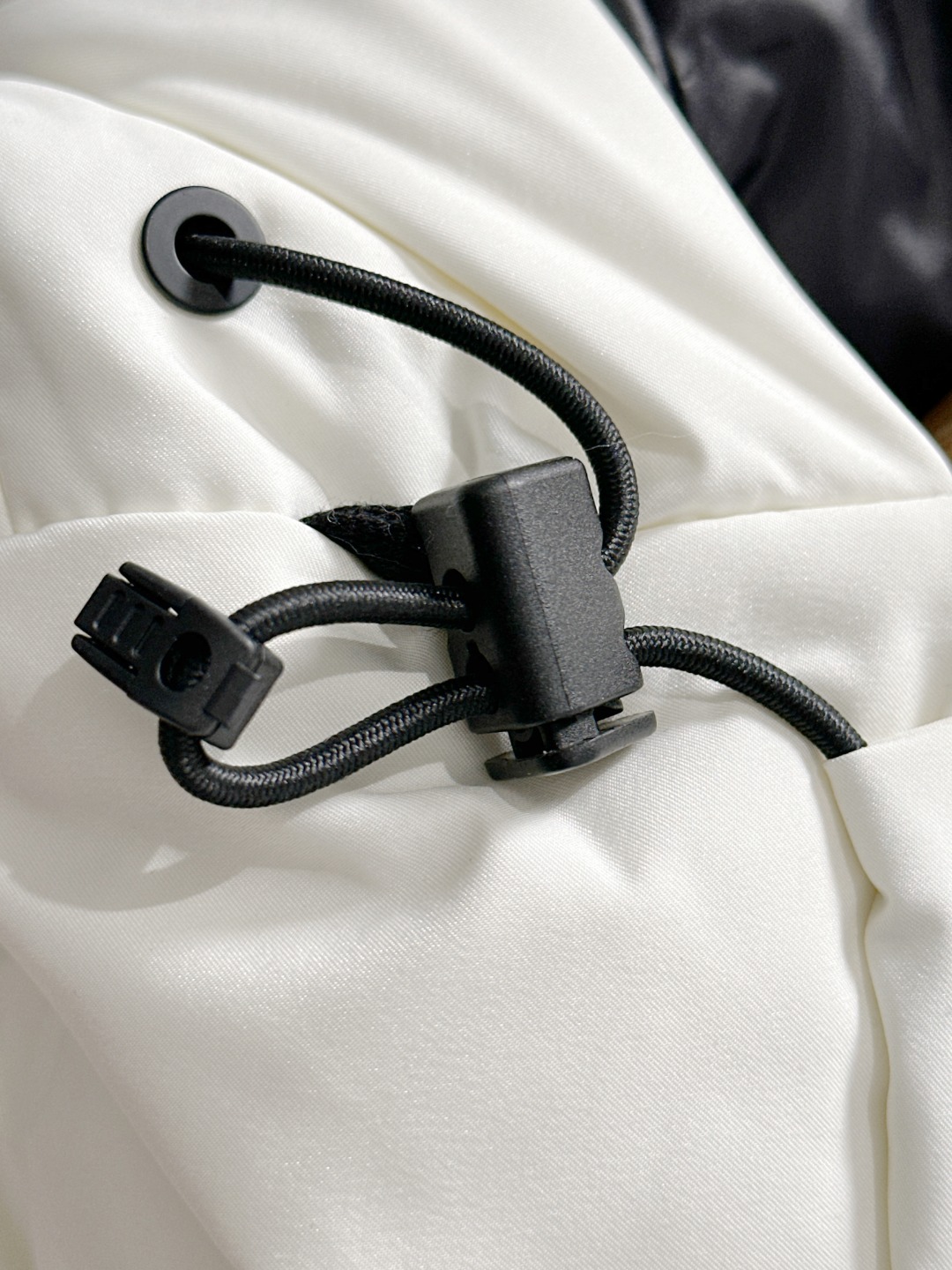 Fendi FJ Logo White Puffer Jacket with Red Stripe