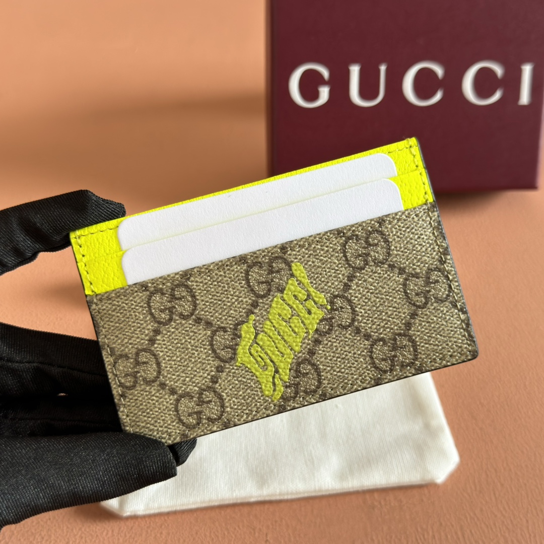 Gucci Model: 835322. Dimensions: 11 cm (width) x 7 cm (height)