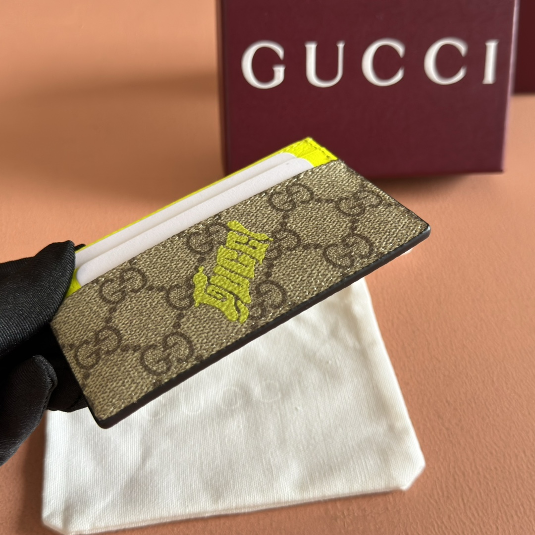 Gucci Model: 835322. Dimensions: 11 cm (width) x 7 cm (height)