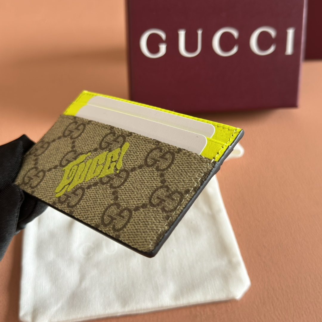 Gucci Model: 835322. Dimensions: 11 cm (width) x 7 cm (height)