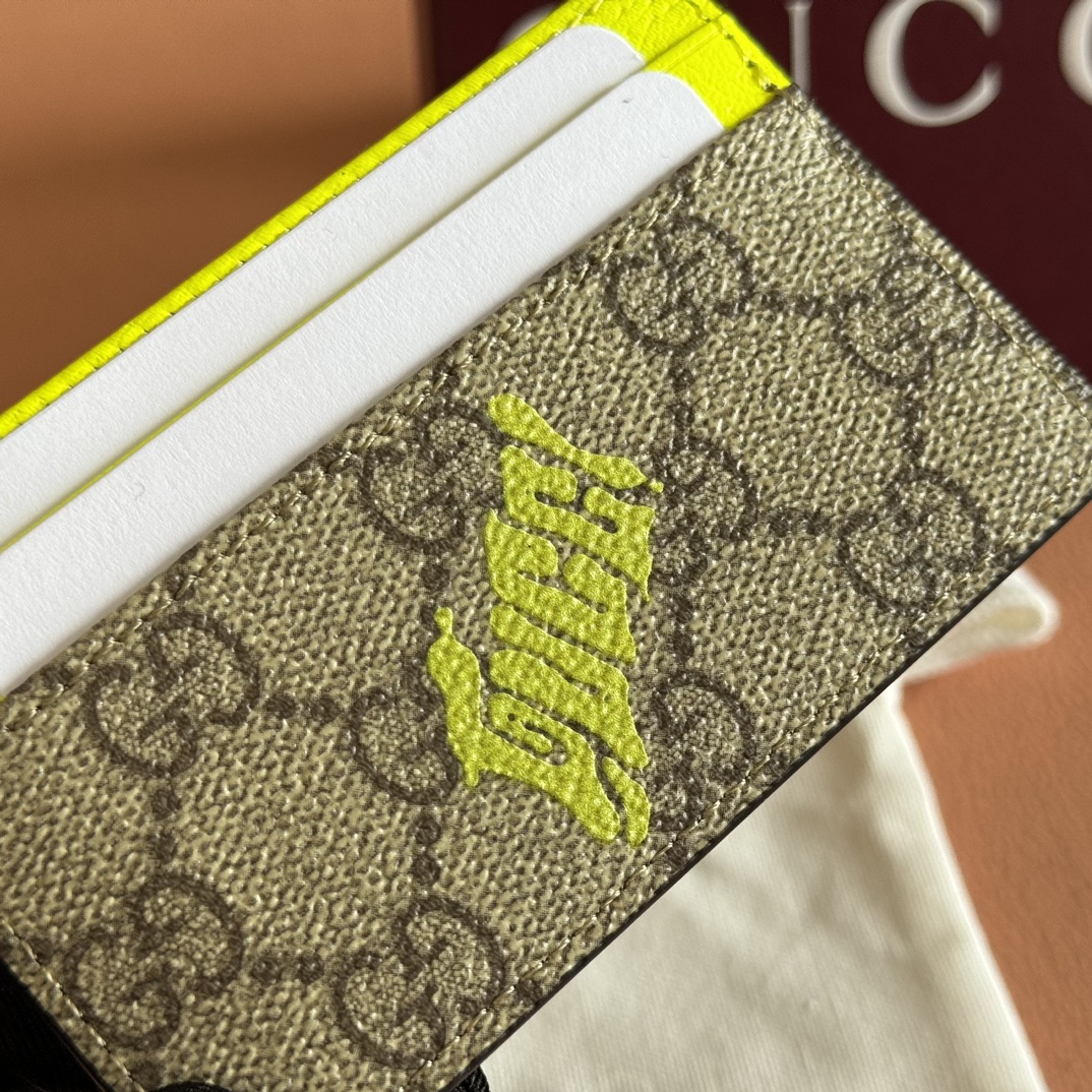 Gucci Model: 835322. Dimensions: 11 cm (width) x 7 cm (height)