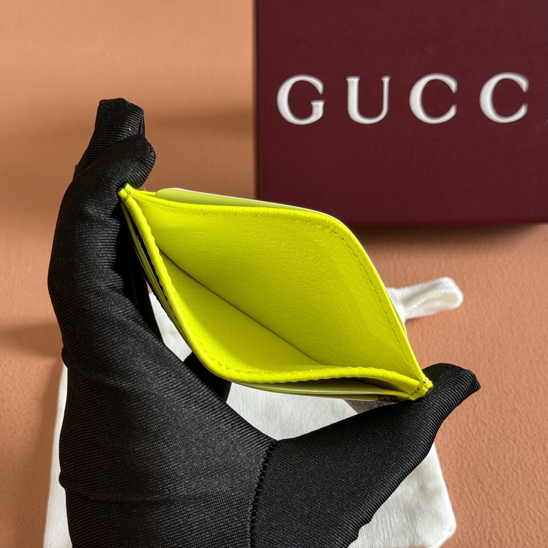 Gucci Model: 835322. Dimensions: 11 cm (width) x 7 cm (height)