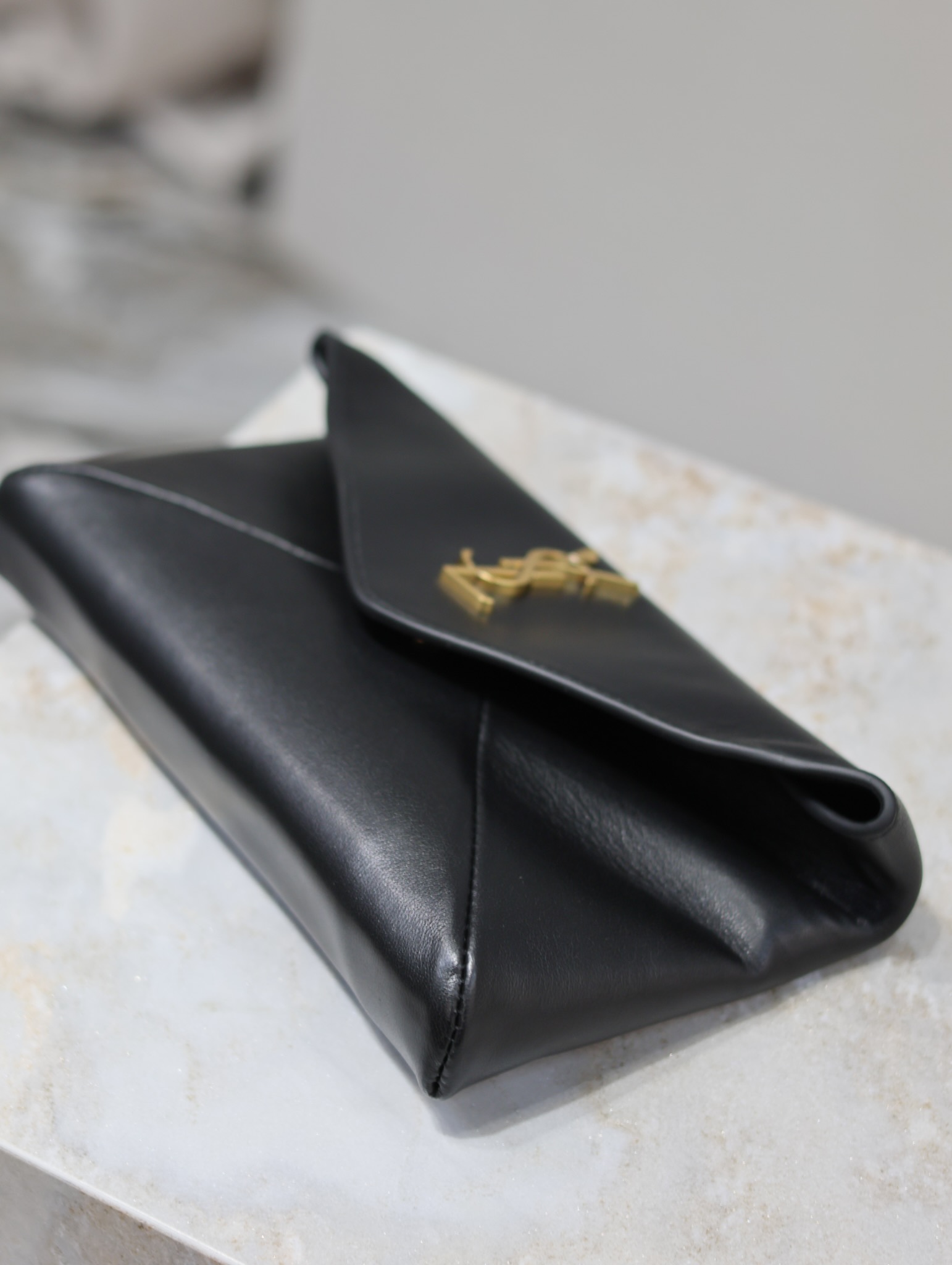 YSL【Black】 LE Envelope Clutch Style No.: 764931 Dimensions: 21.4 × 14 × 4 cm