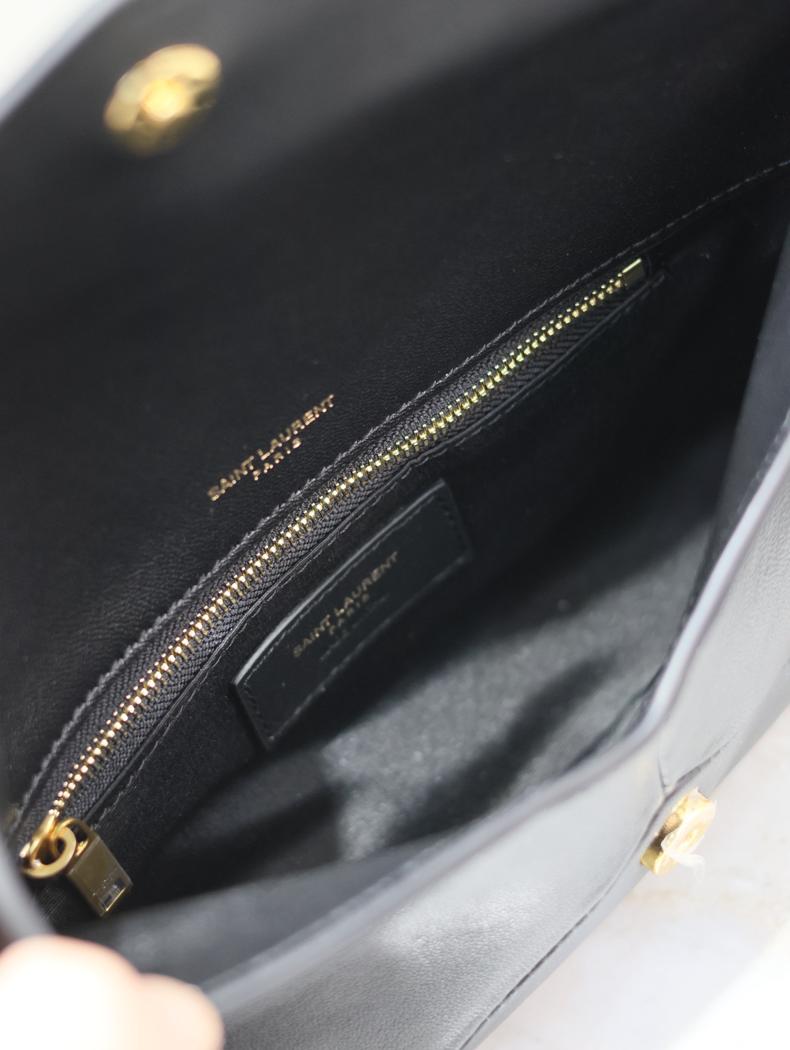 YSL【Black】 LE Envelope Clutch Style No.: 764931 Dimensions: 21.4 × 14 × 4 cm