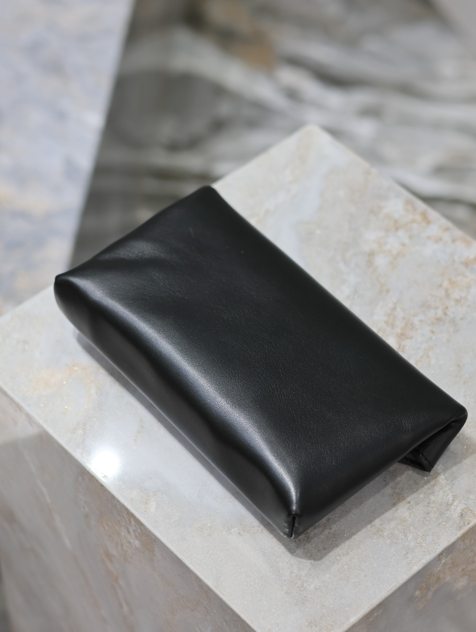 YSL【Black】 LE Envelope Clutch Style No.: 764931 Dimensions: 21.4 × 14 × 4 cm