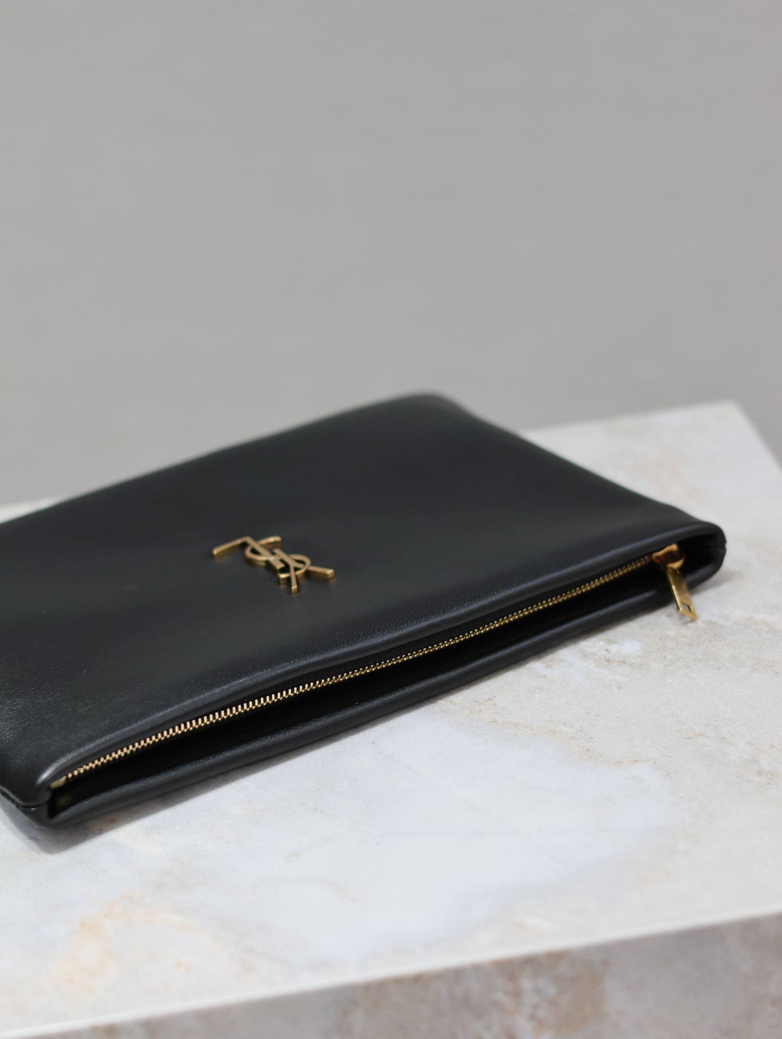 YSL【Black】 CALYPSO_Clutch Style No: 765025 Dimensions: 23×16×3cm