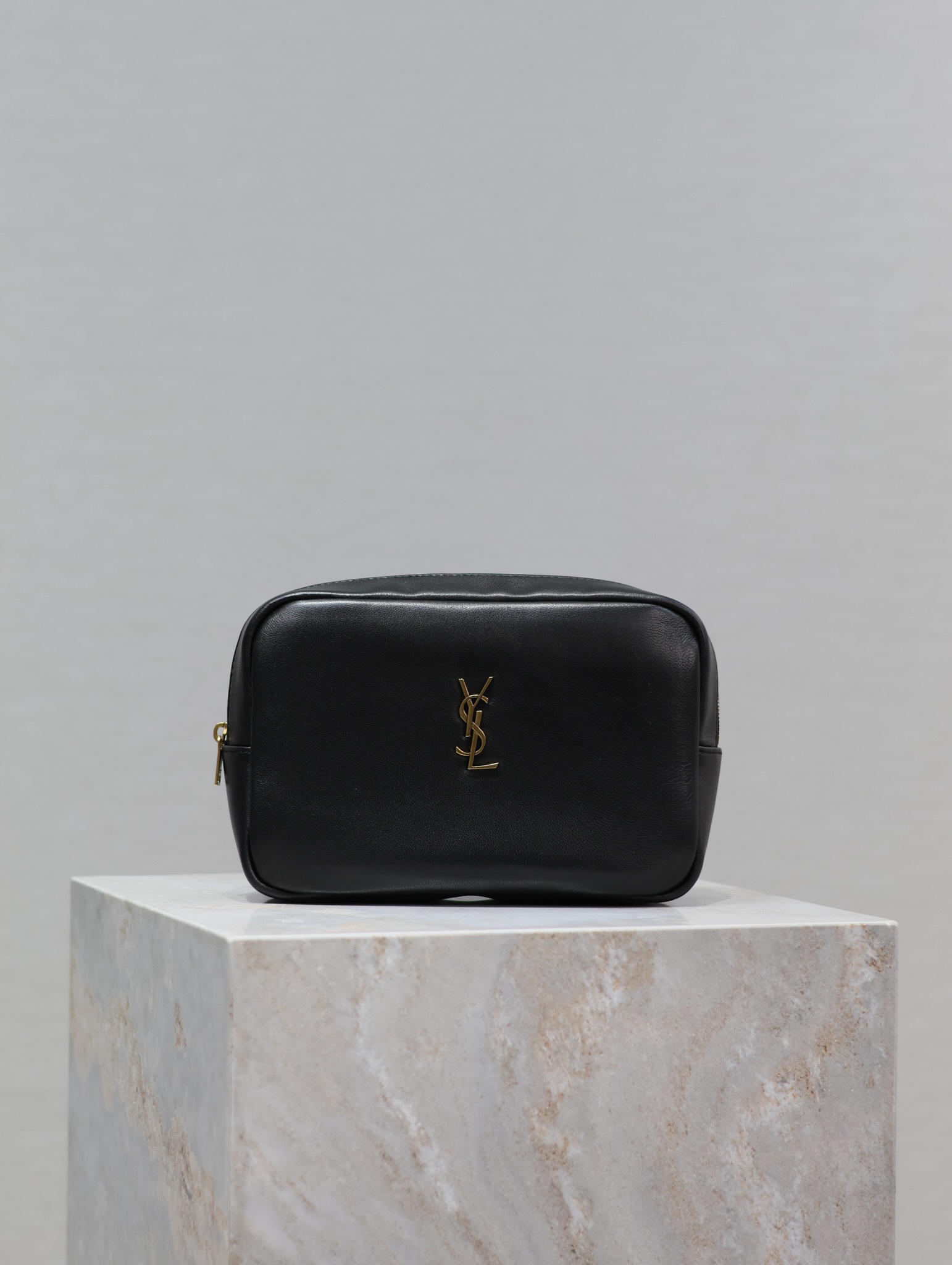 YSL【Black】 CALYPSO_Cosmetic Bag Style No.: 765026 Dimensions: 21×14×6.5cm