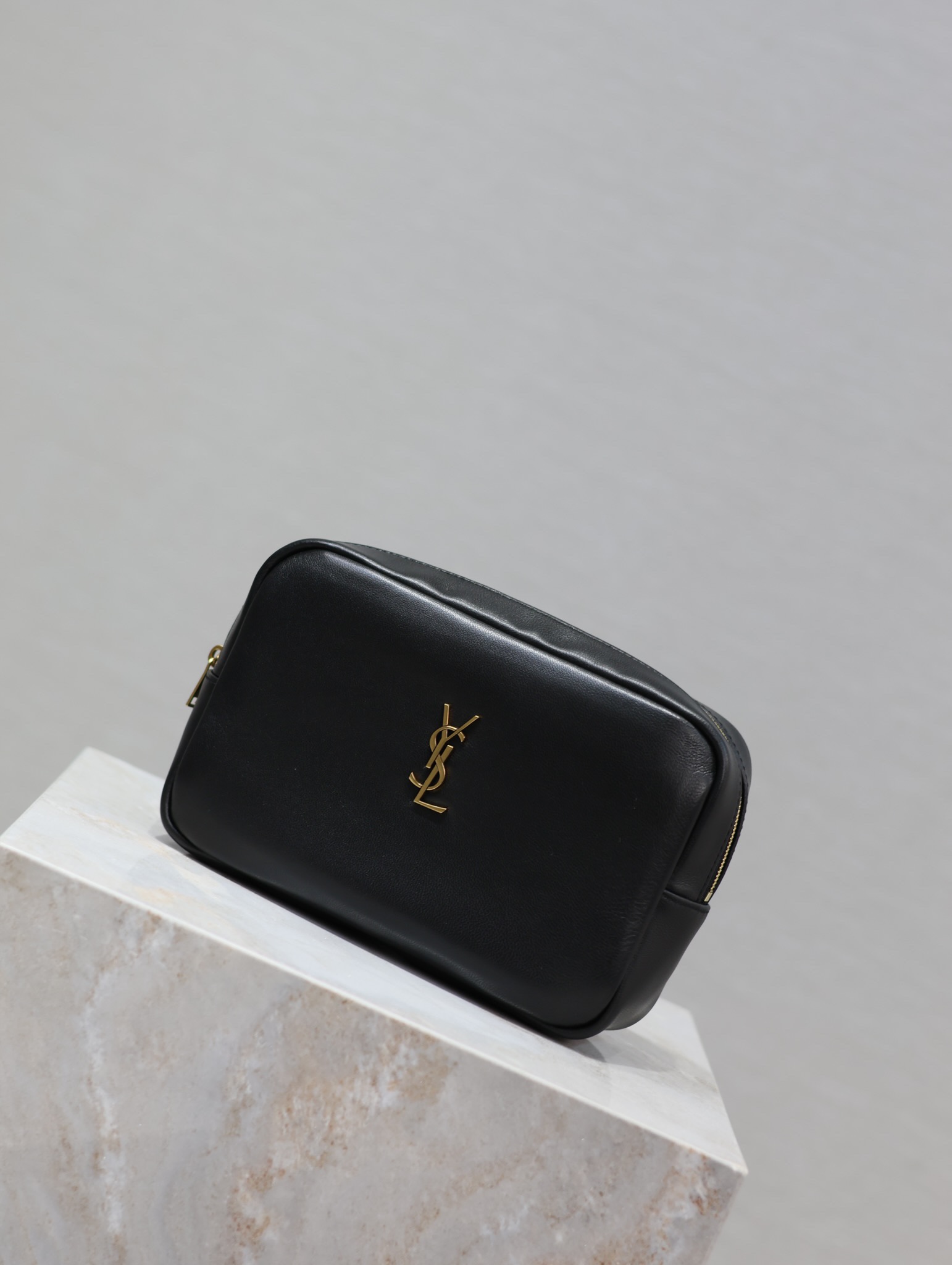 YSL【Black】 CALYPSO_Cosmetic Bag Style No.: 765026 Dimensions: 21×14×6.5cm
