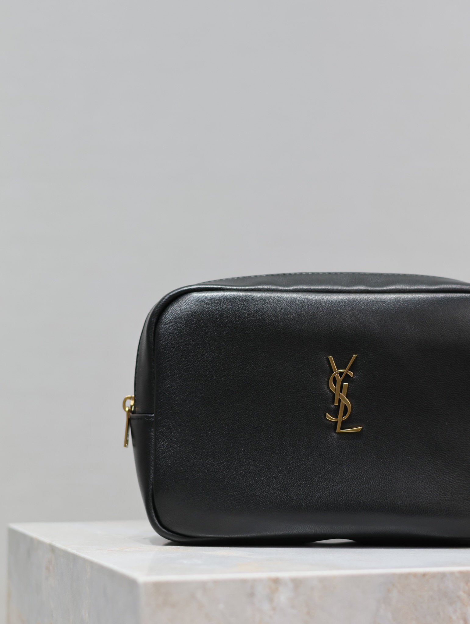 YSL【Black】 CALYPSO_Cosmetic Bag Style No.: 765026 Dimensions: 21×14×6.5cm