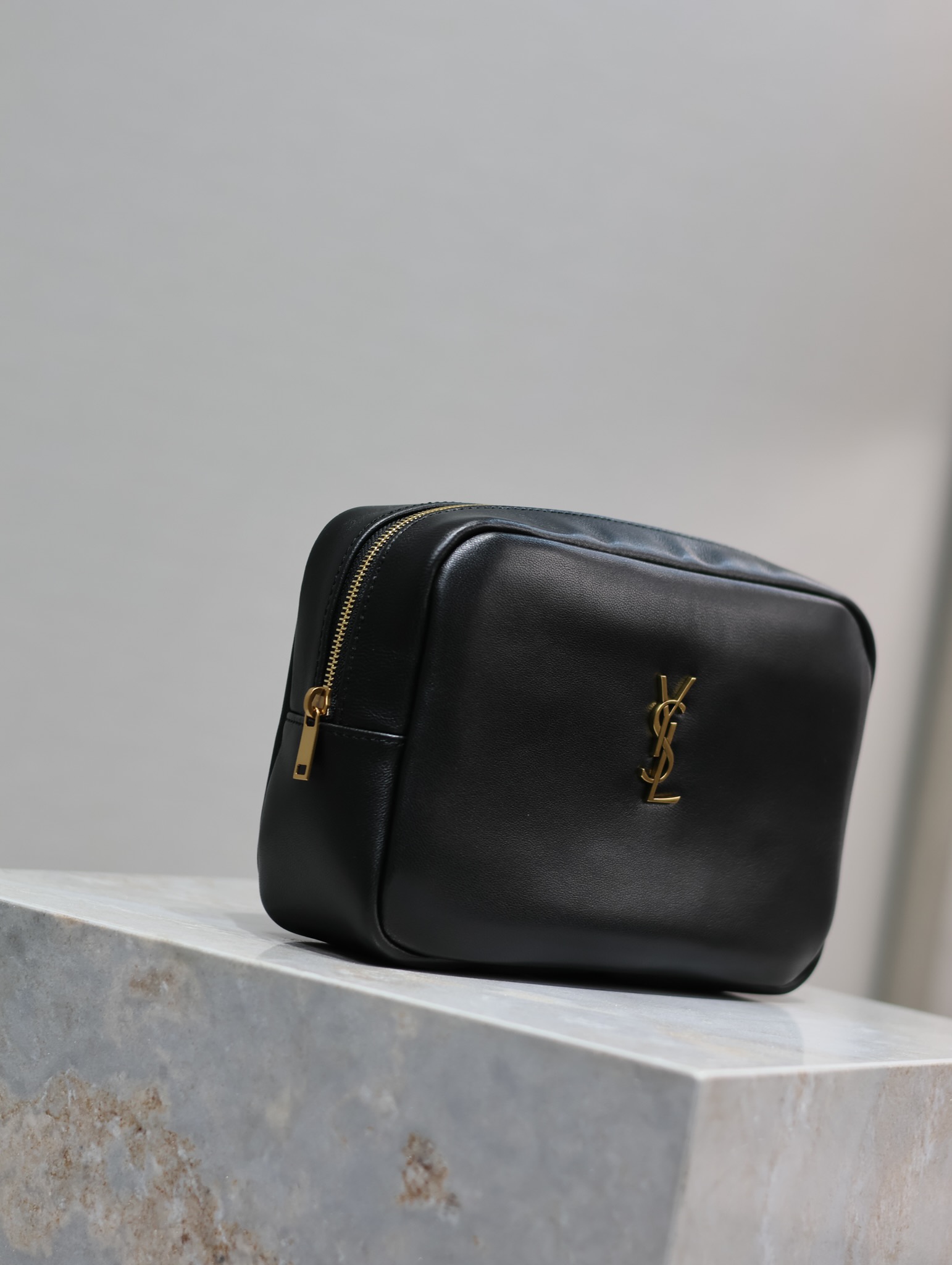 YSL【Black】 CALYPSO_Cosmetic Bag Style No.: 765026 Dimensions: 21×14×6.5cm