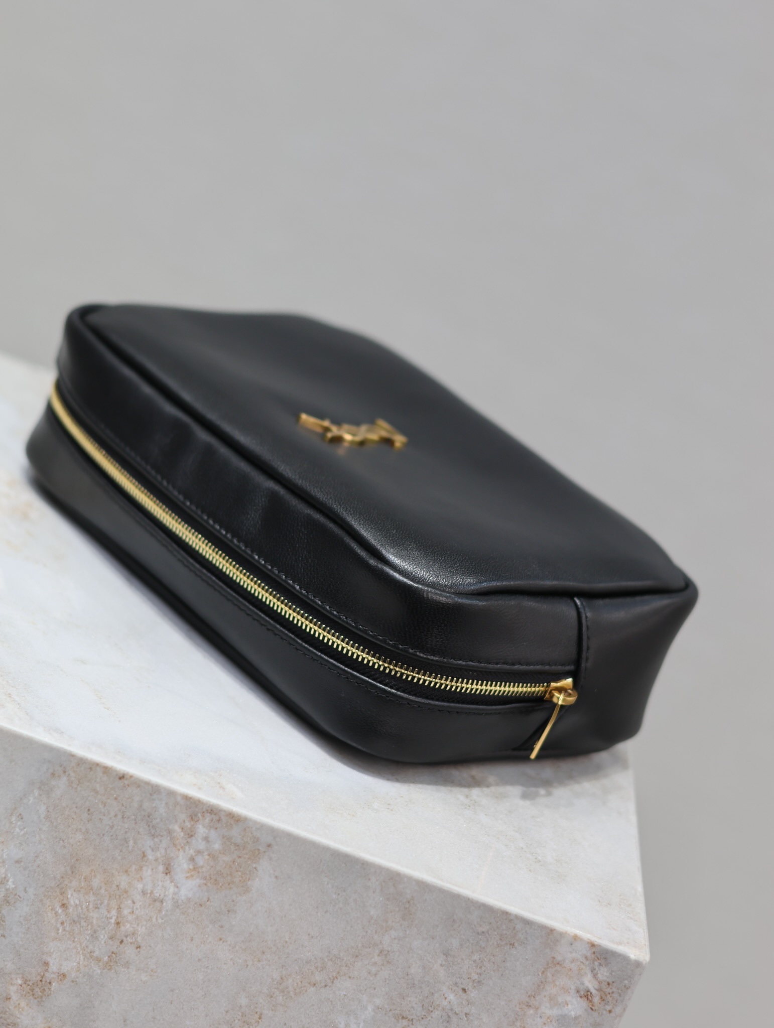 YSL【Black】 CALYPSO_Cosmetic Bag Style No.: 765026 Dimensions: 21×14×6.5cm