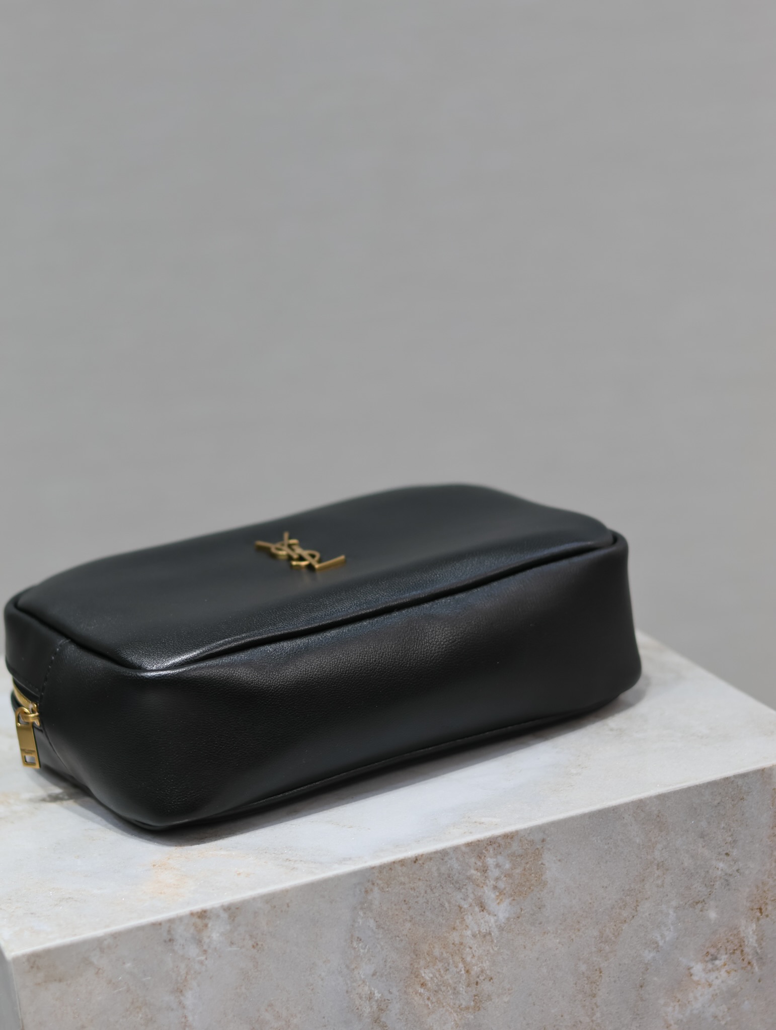 YSL【Black】 CALYPSO_Cosmetic Bag Style No.: 765026 Dimensions: 21×14×6.5cm
