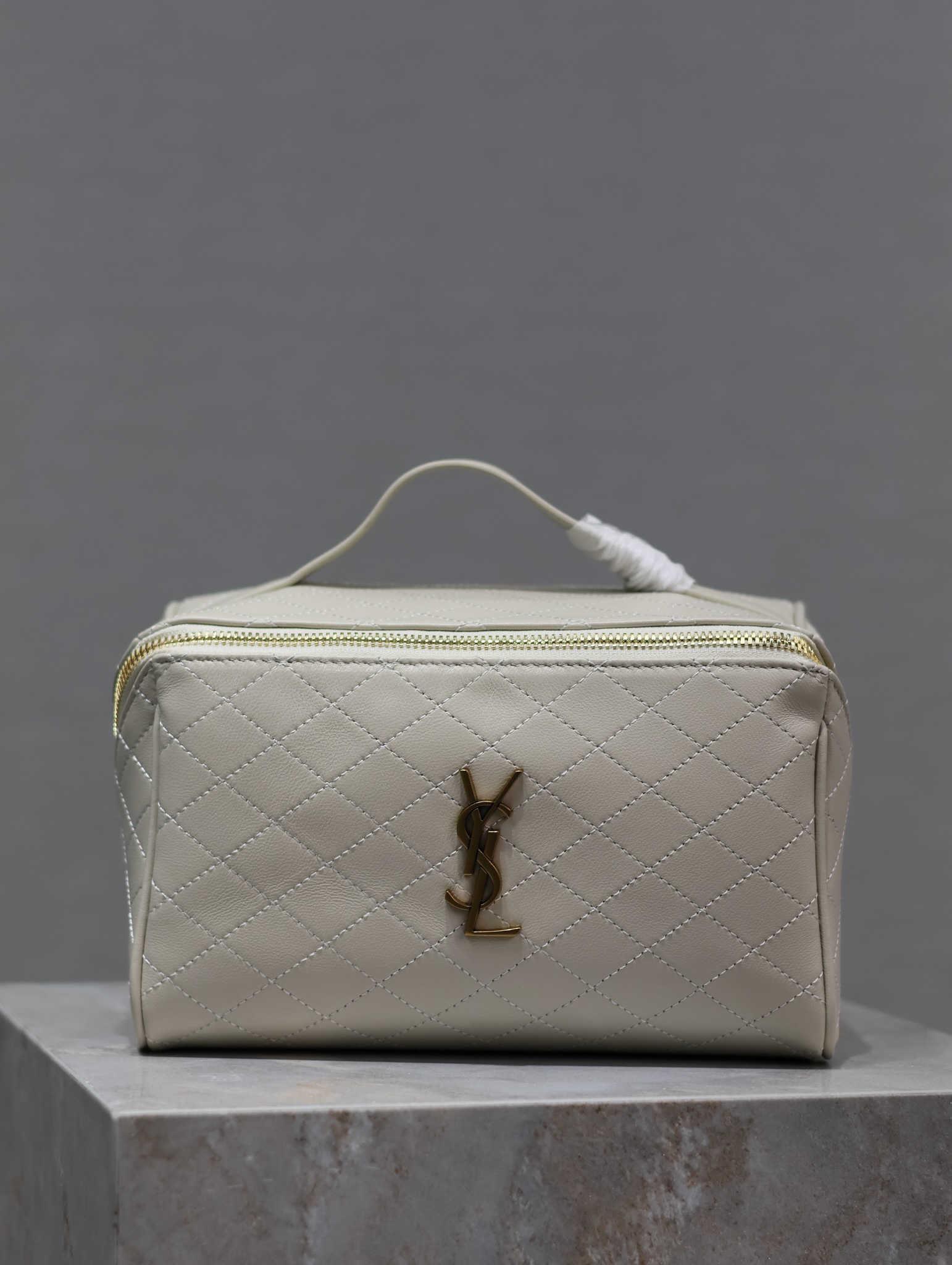 YSL【White】GABY Cosmetic Bag Style No.: 753171 Dimensions: 21×13×13 cm