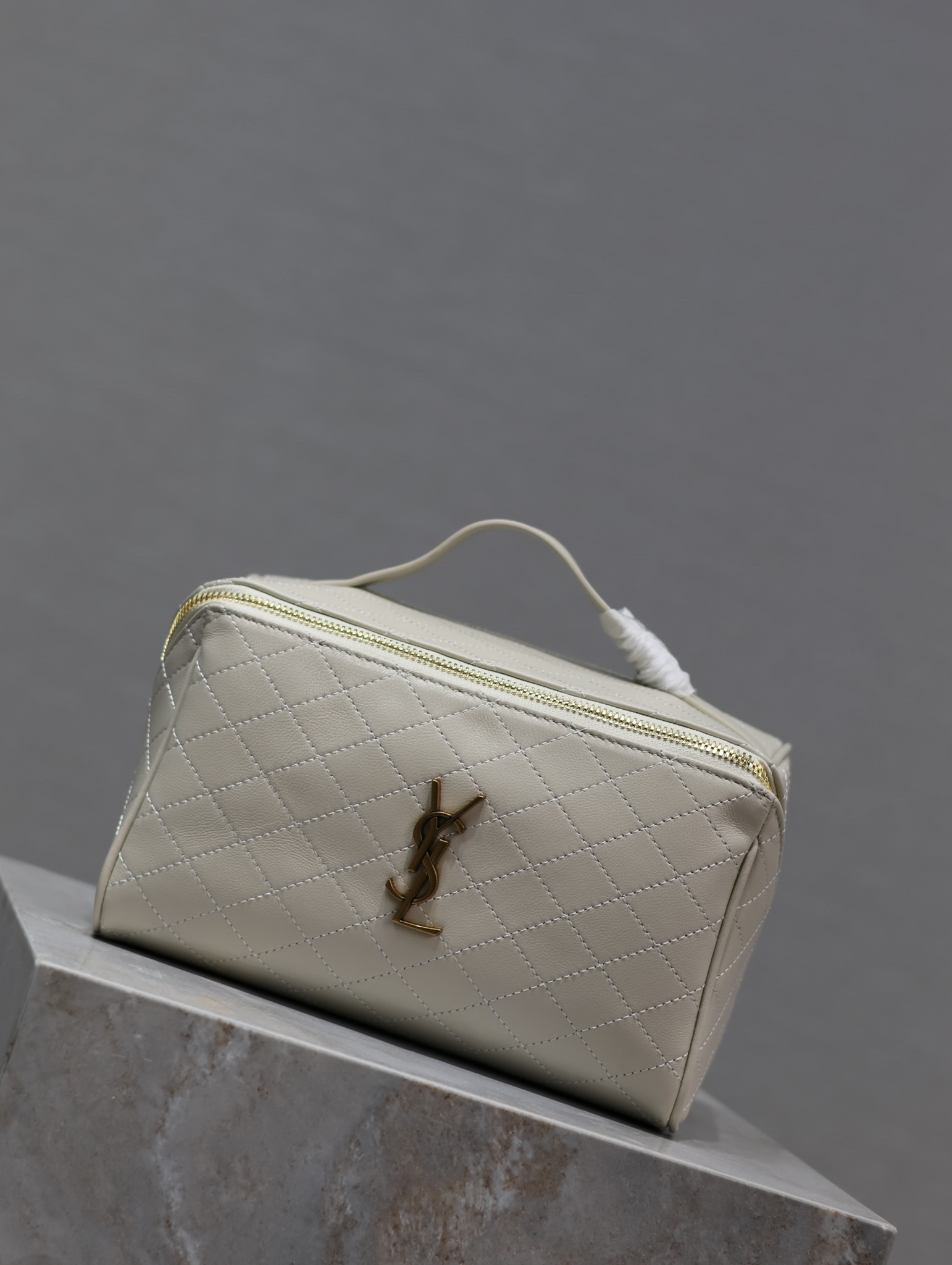 YSL【White】GABY Cosmetic Bag Style No.: 753171 Dimensions: 21×13×13 cm