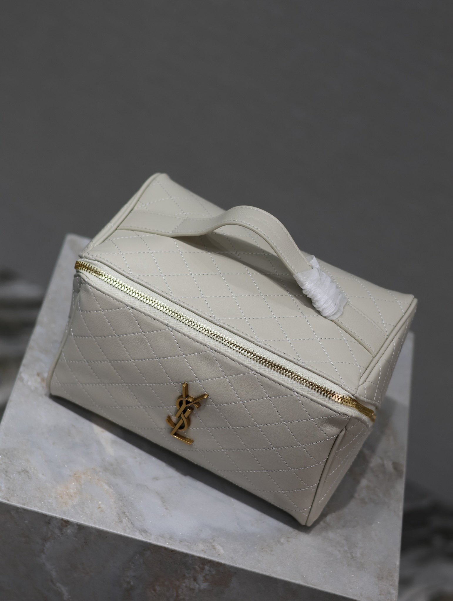 YSL【White】GABY Cosmetic Bag Style No.: 753171 Dimensions: 21×13×13 cm