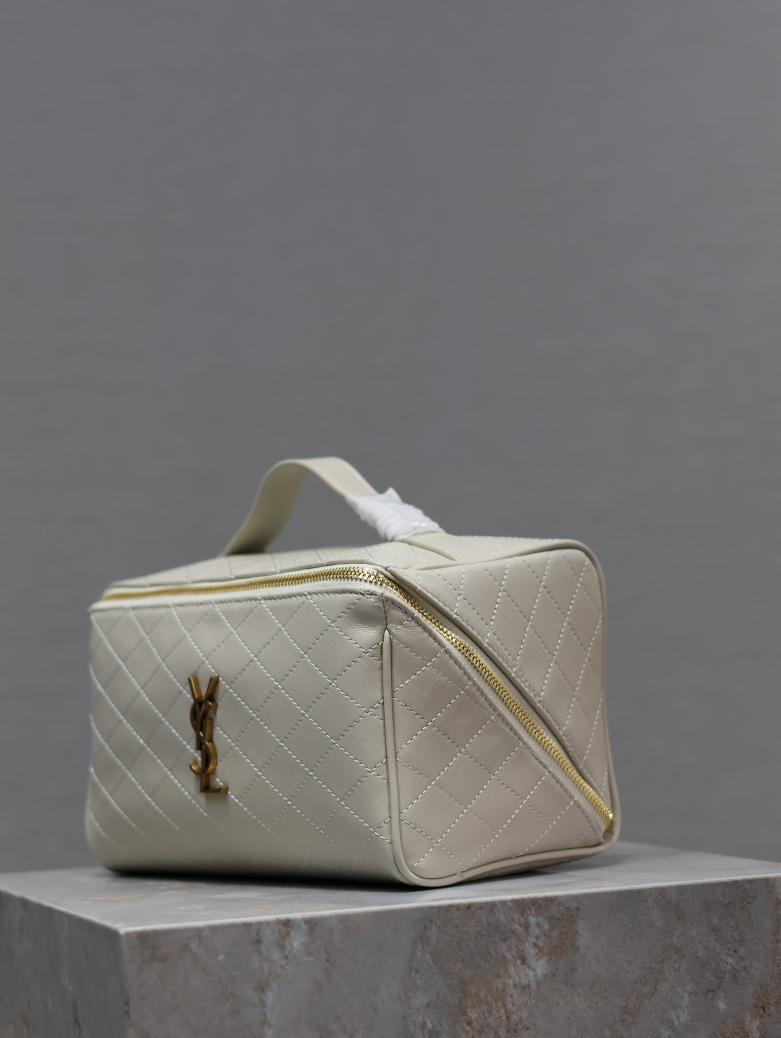 YSL【White】GABY Cosmetic Bag Style No.: 753171 Dimensions: 21×13×13 cm