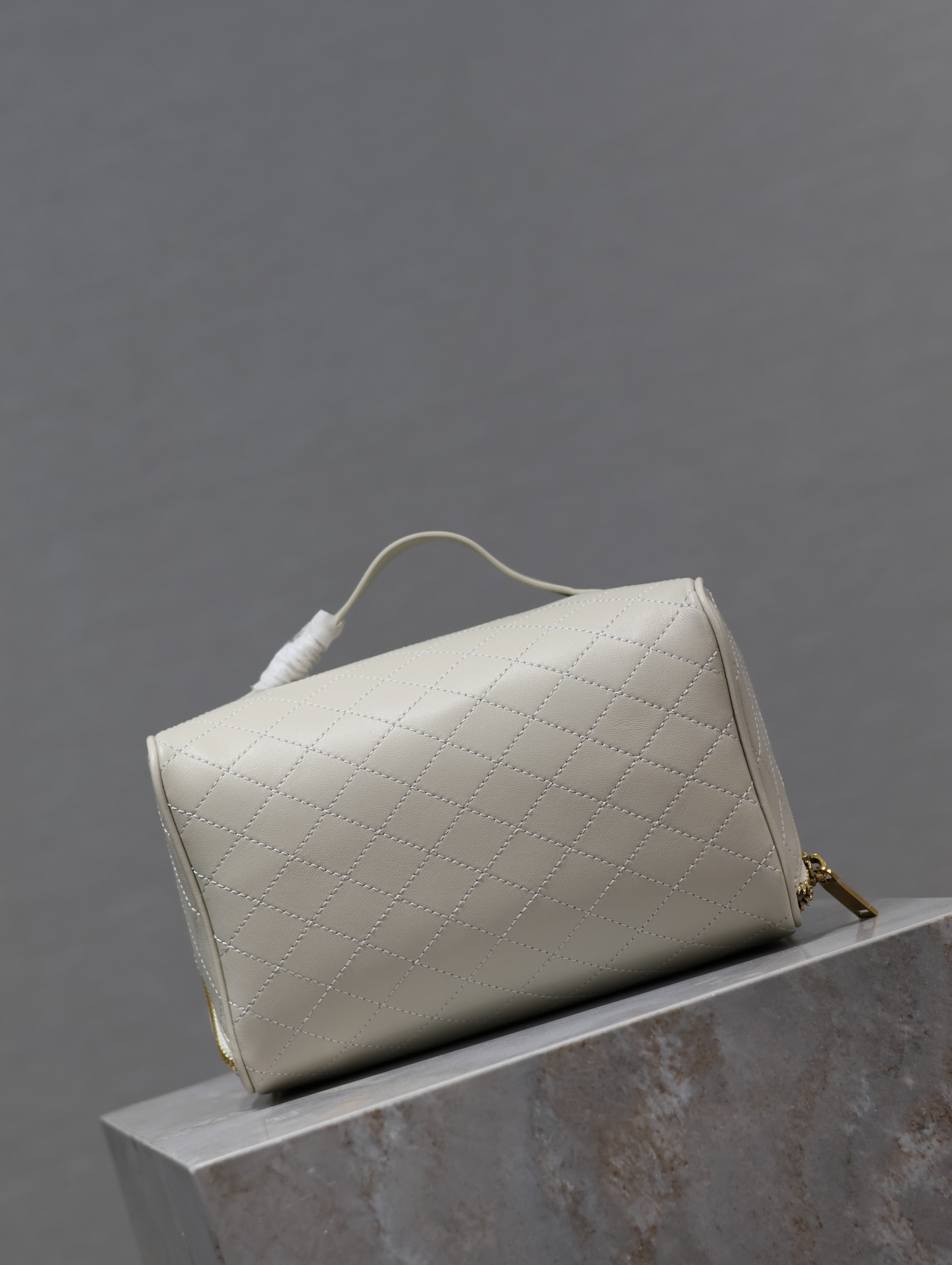 YSL【White】GABY Cosmetic Bag Style No.: 753171 Dimensions: 21×13×13 cm