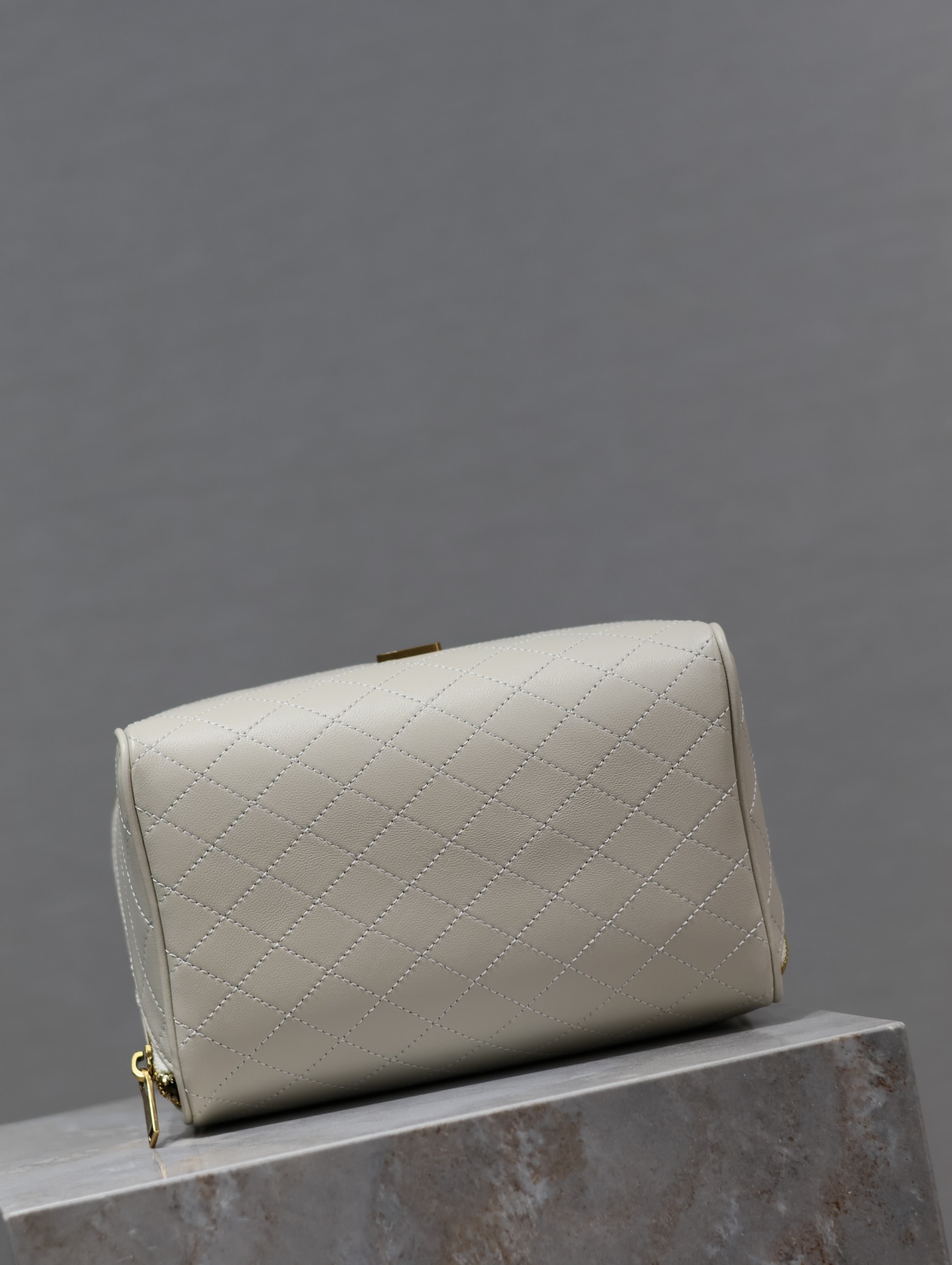 YSL【White】GABY Cosmetic Bag Style No.: 753171 Dimensions: 21×13×13 cm