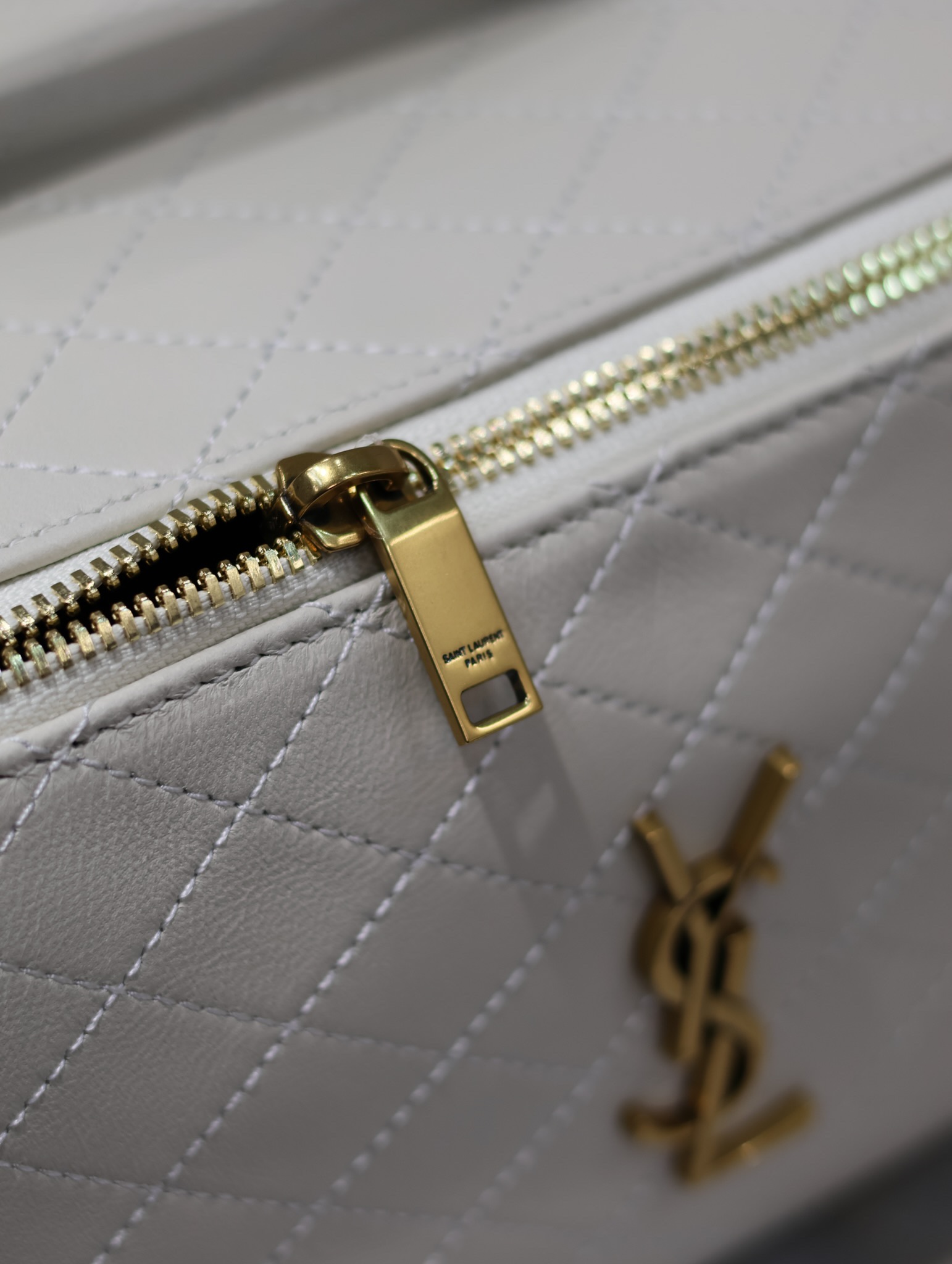 YSL【White】GABY Cosmetic Bag Style No.: 753171 Dimensions: 21×13×13 cm