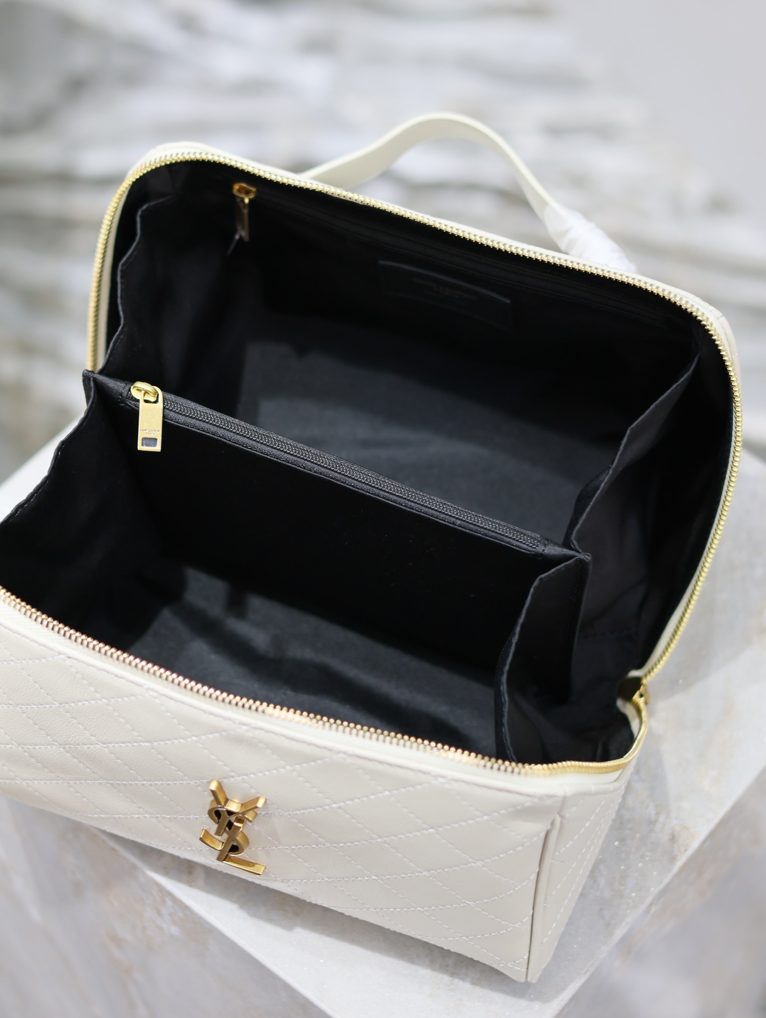YSL【White】GABY Cosmetic Bag Style No.: 753171 Dimensions: 21×13×13 cm