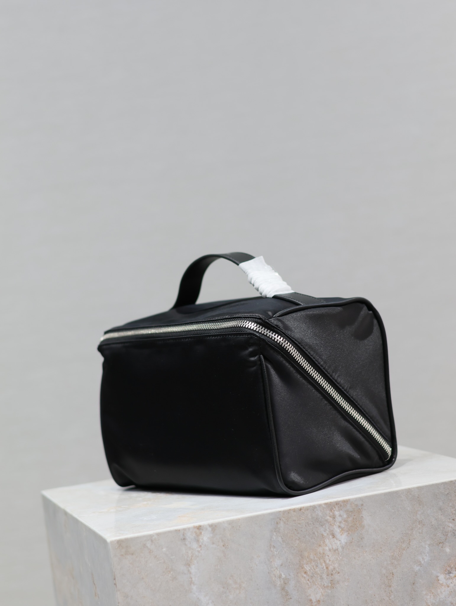 YSL 【Black】Nylon Style GABY Cosmetic Bag Style No.: 753171 Dimensions: 21×13×13 cm