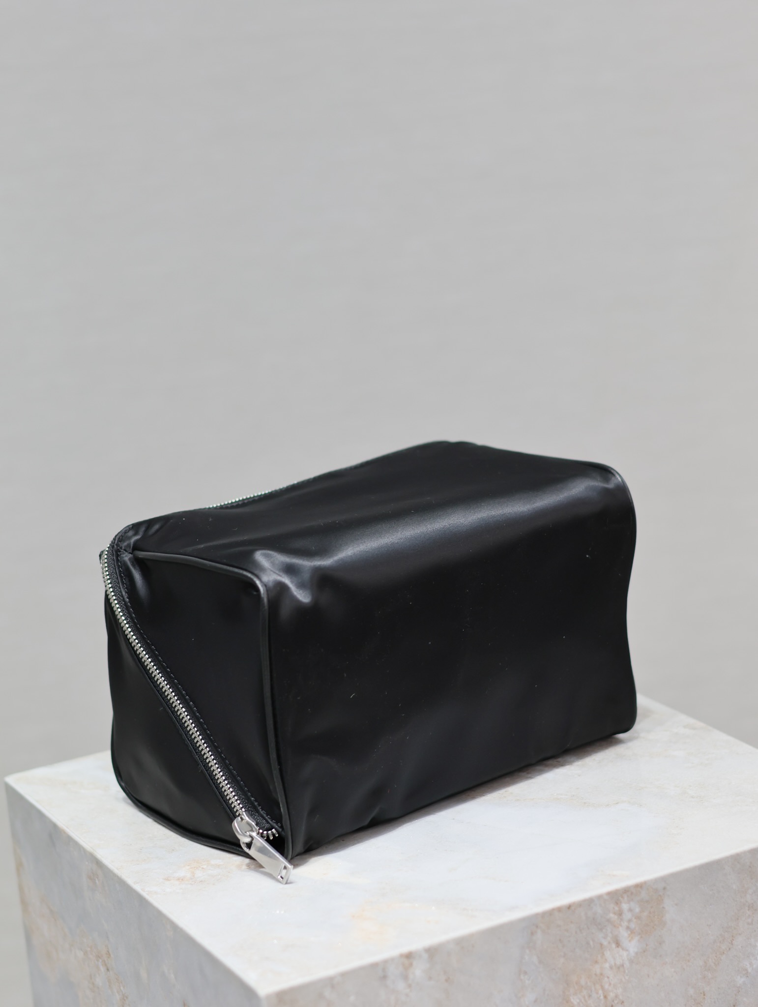 YSL【Black】Nylon GABY Cosmetic Bag Style No.: 753171 Dimensions: 21×13×13 cm