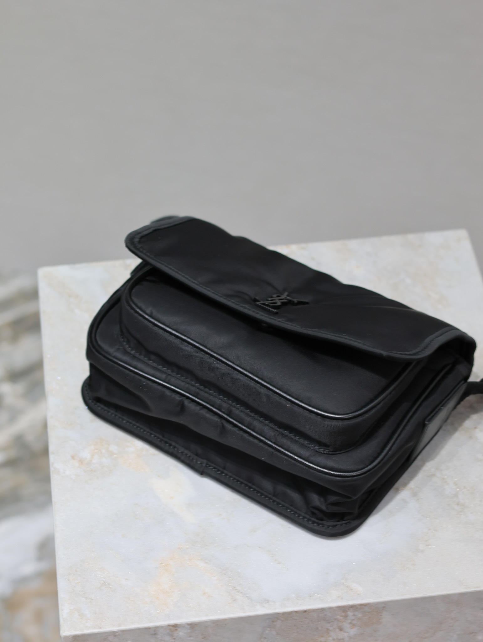 YSL Niki 22cm Nylon Style Style Number: 633151 Dimensions: 22 × 16.5 × 12 cm