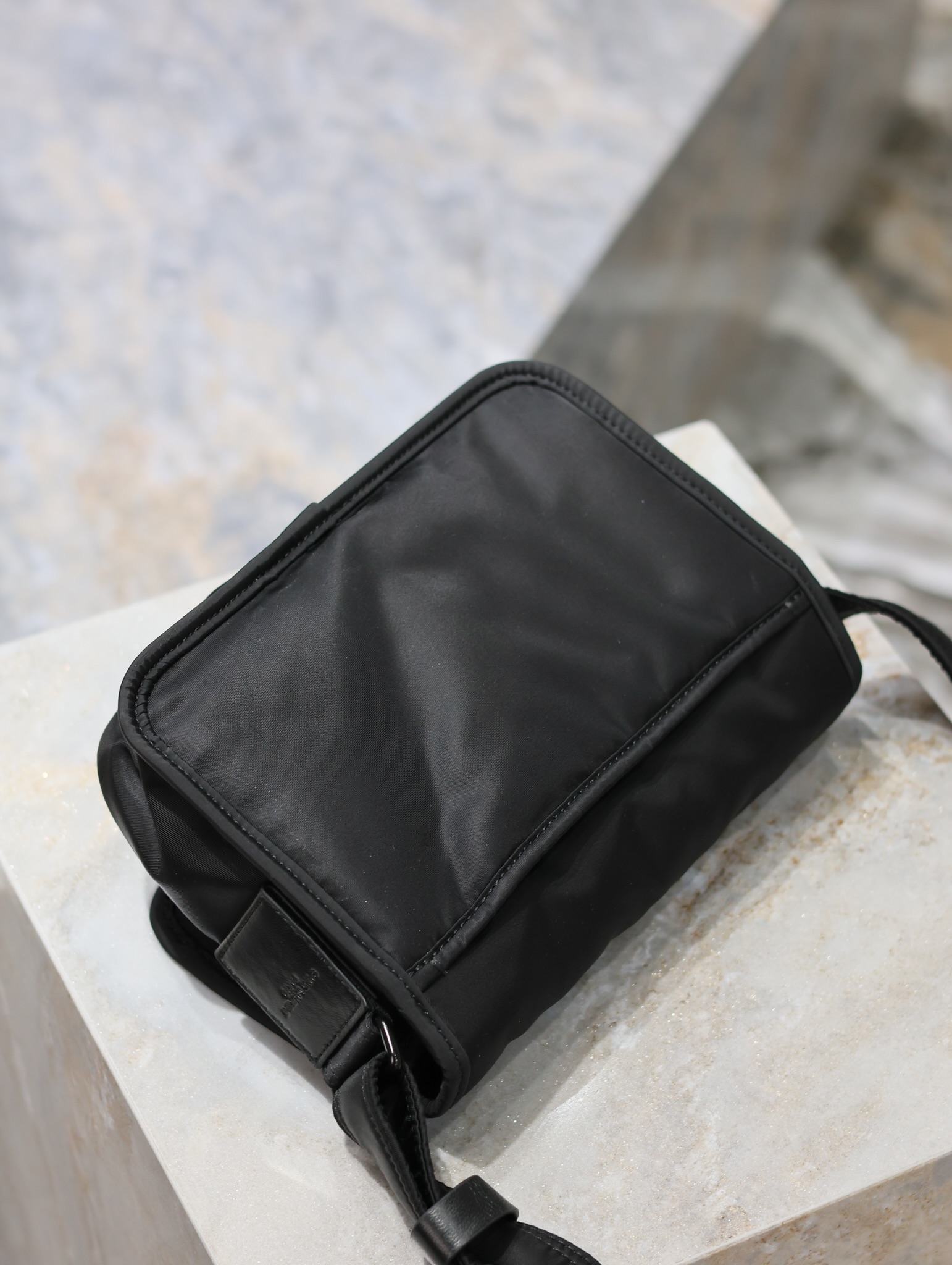 YSL Niki 22cm Nylon Style Style Number: 633151 Dimensions: 22 × 16.5 × 12 cm