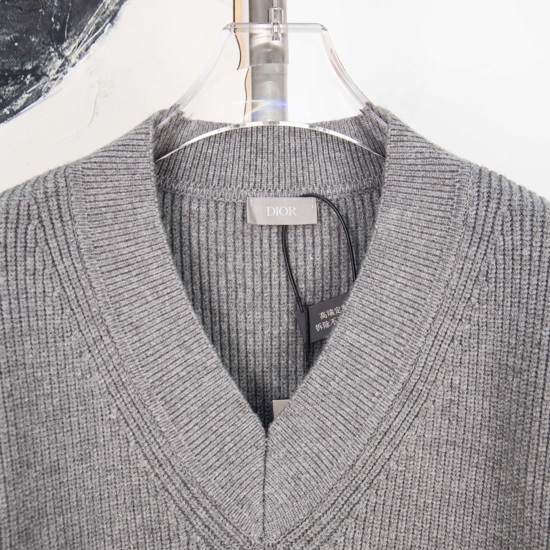 DIOR Embroidered V-Neck Wool Knit Sweater