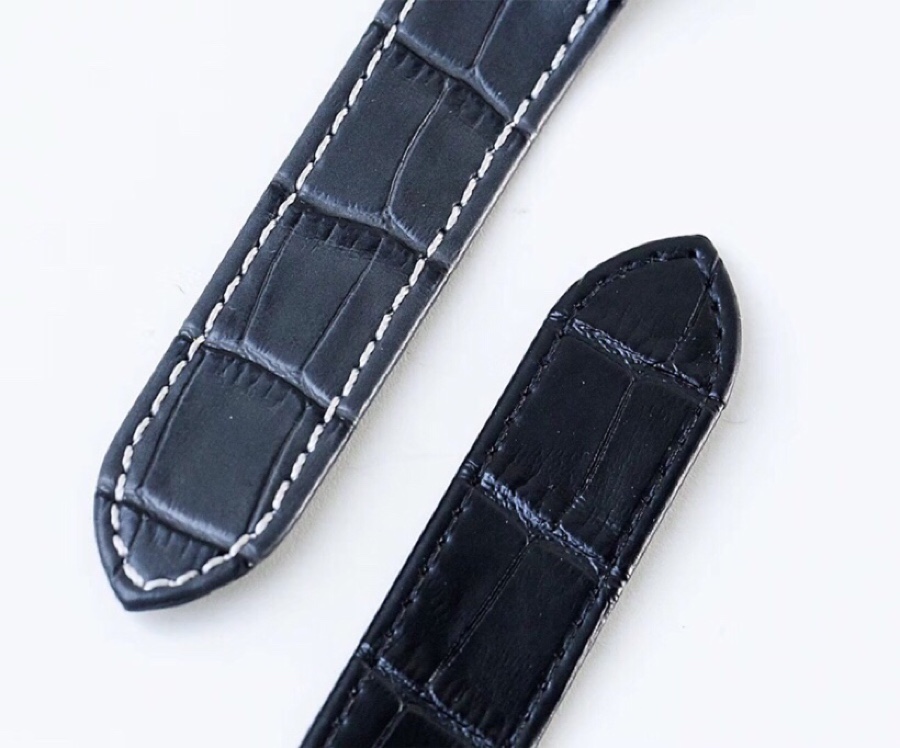 Cartier Santos de Cartier WSSA0009 - 47.5x39.8mm (Men‘s) & 41.8x35mm (Women’s) - Stainless Steel with Blue Hands and Synthetic Spinel