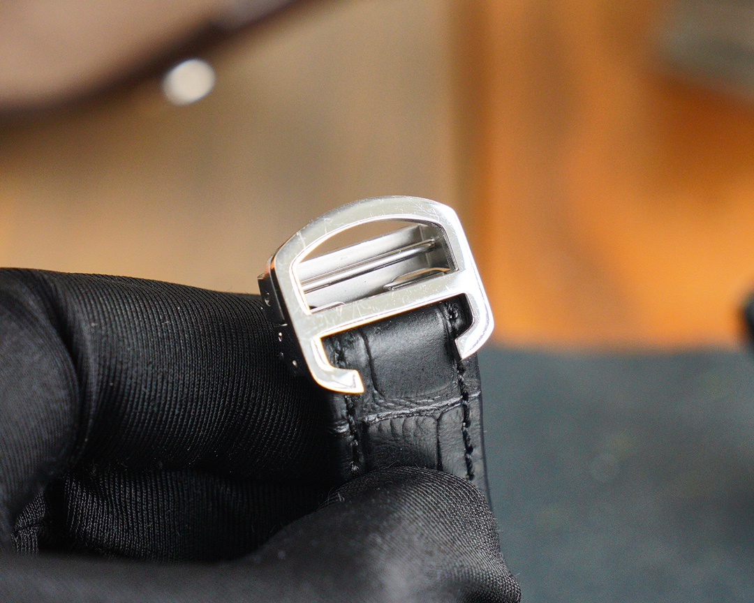 Cartier Tank Anglaise Medium Model 3028 - 34x44mm - Automatic with Date & Small Seconds 中文对照: 卡