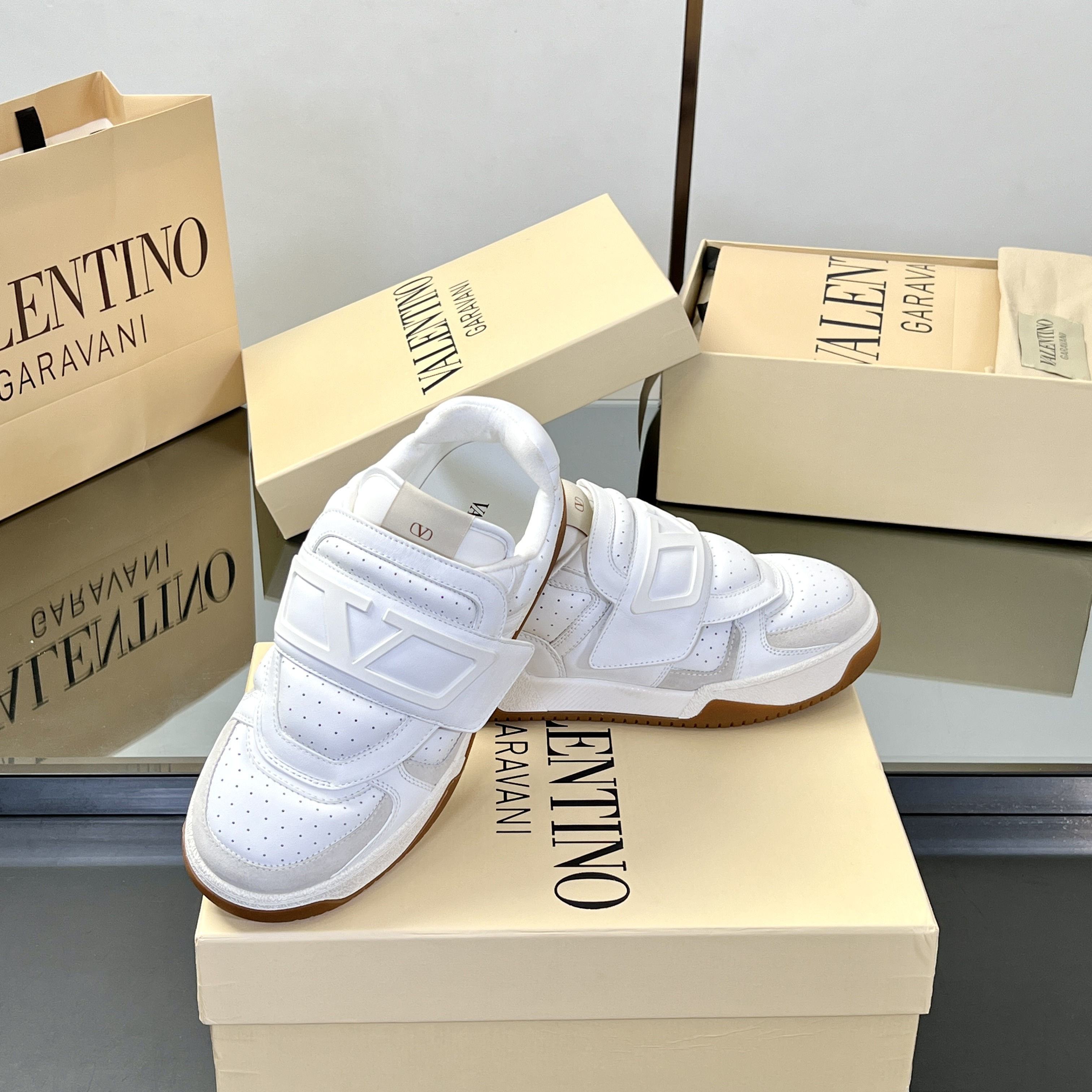 Valentino 2025 New Arrival Couple's Athletic Sneakers