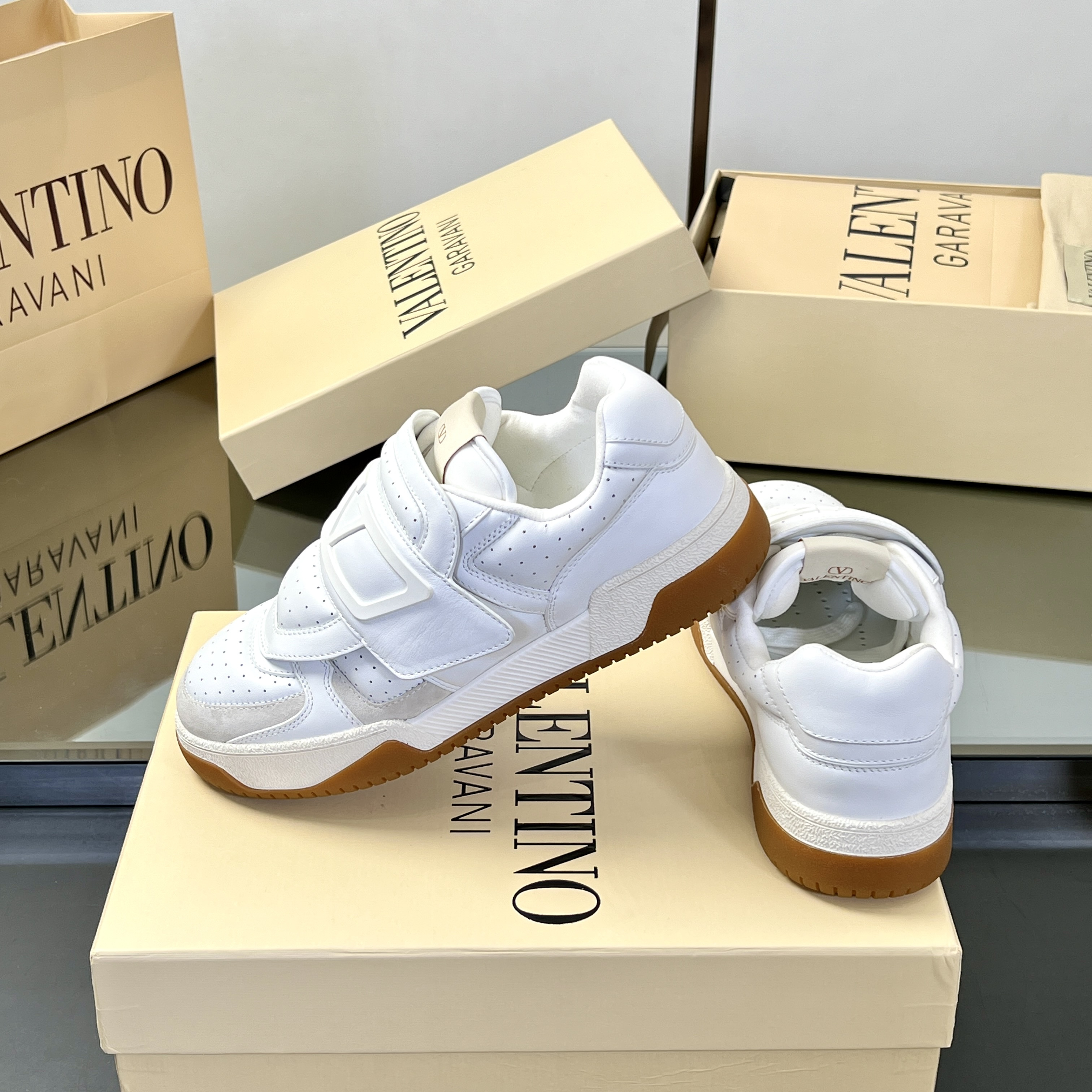 Valentino 2025 New Arrival Couple's Athletic Sneakers