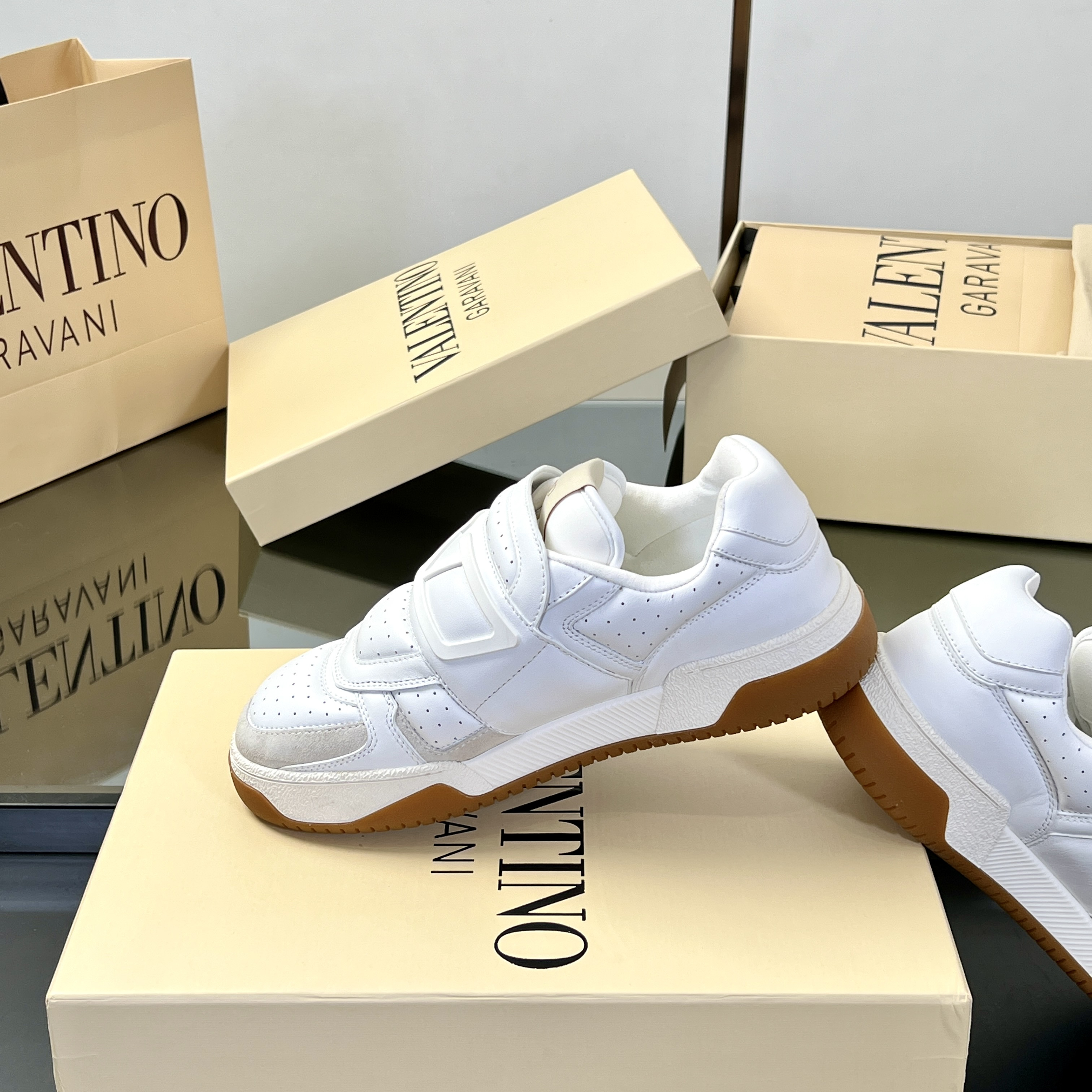 Valentino 2025 New Arrival Couple's Athletic Sneakers