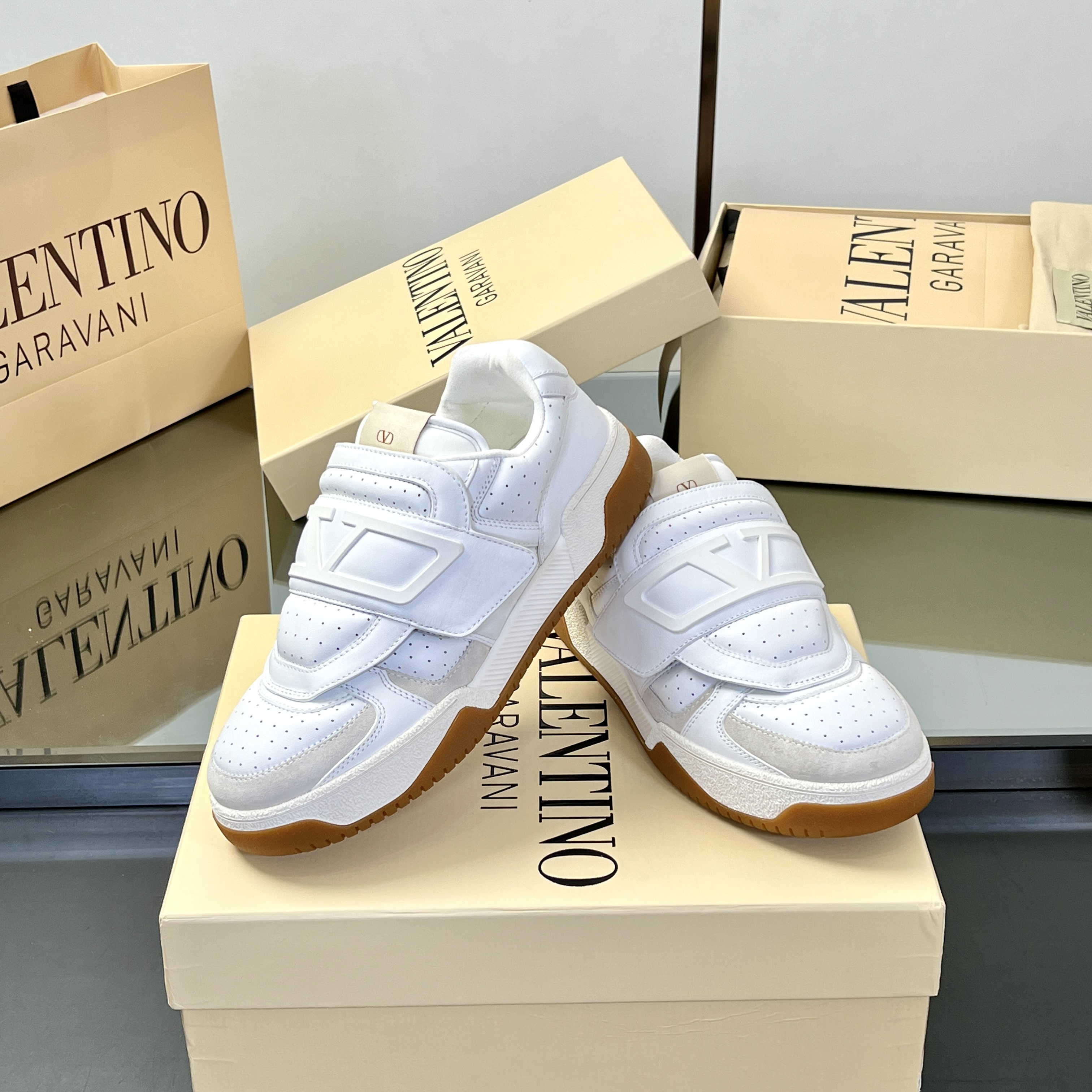 Valentino 2025 New Arrival Couple's Athletic Sneakers