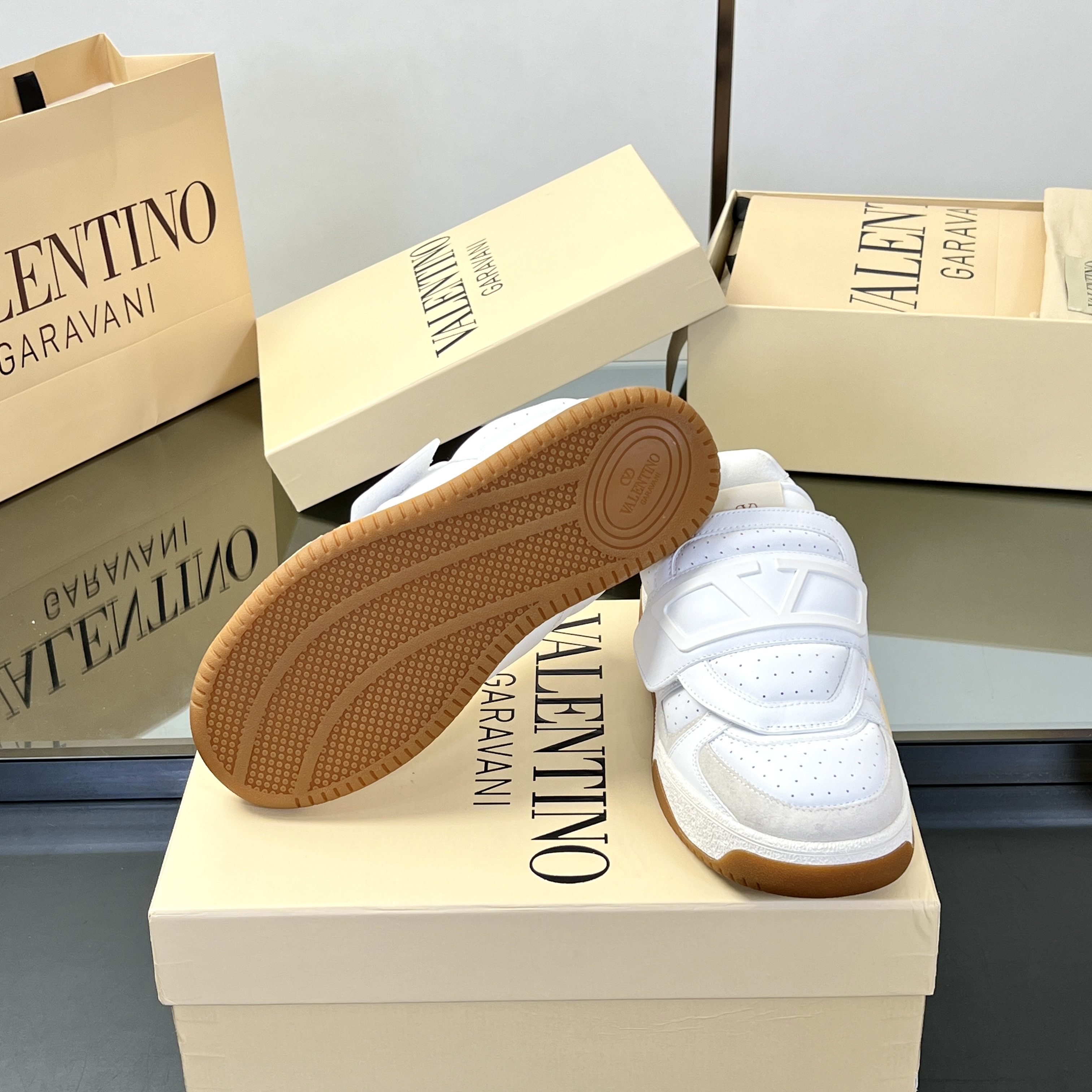 Valentino 2025 New Arrival Couple's Athletic Sneakers