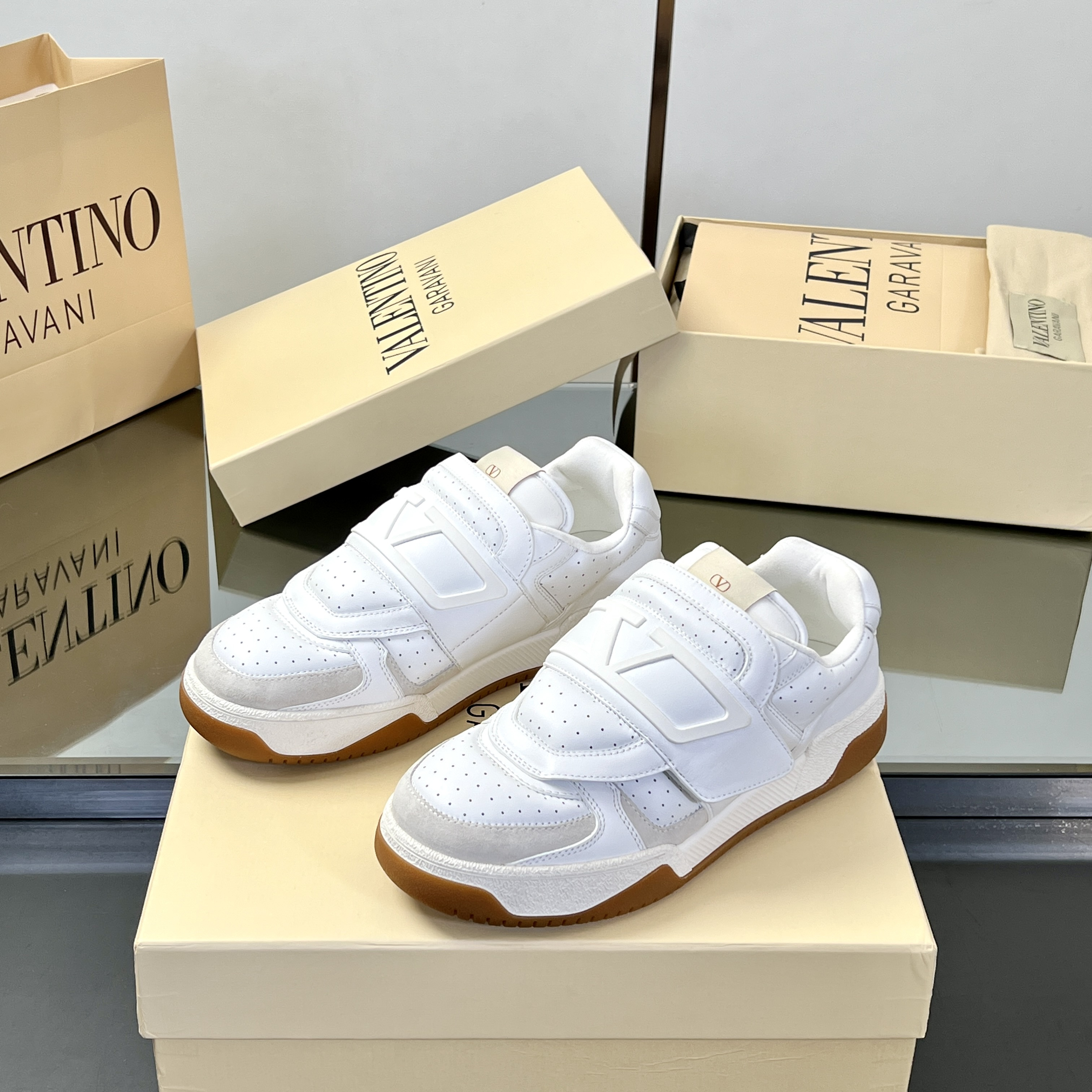 Valentino 2025 New Arrival Couple's Athletic Sneakers