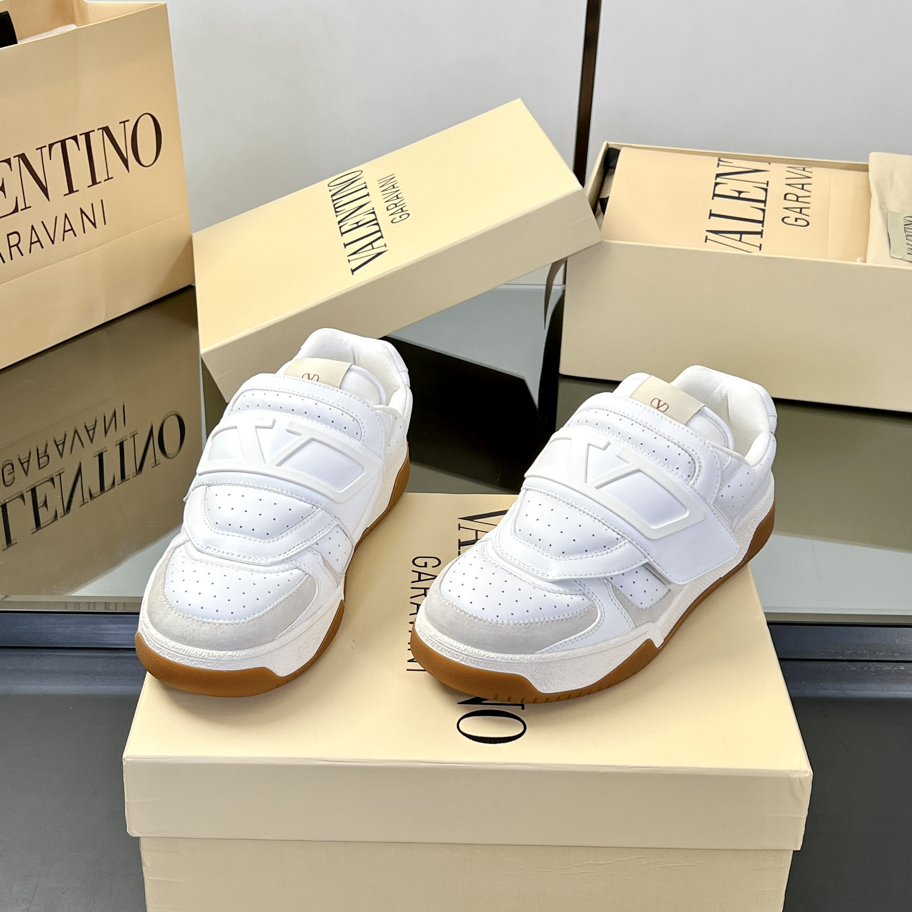 Valentino 2025 New Arrival Couple's Athletic Sneakers