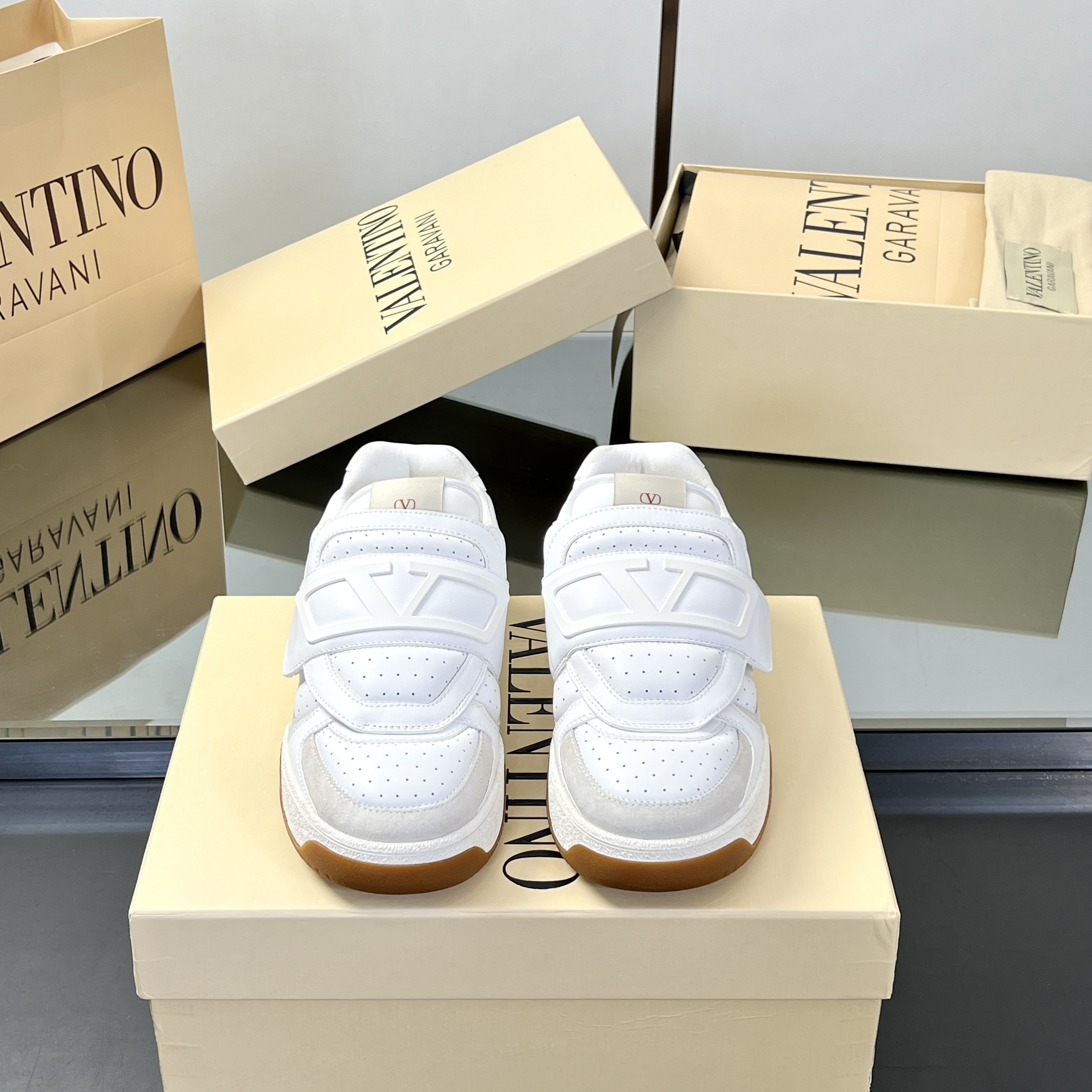 Valentino 2025 New Arrival Couple's Athletic Sneakers
